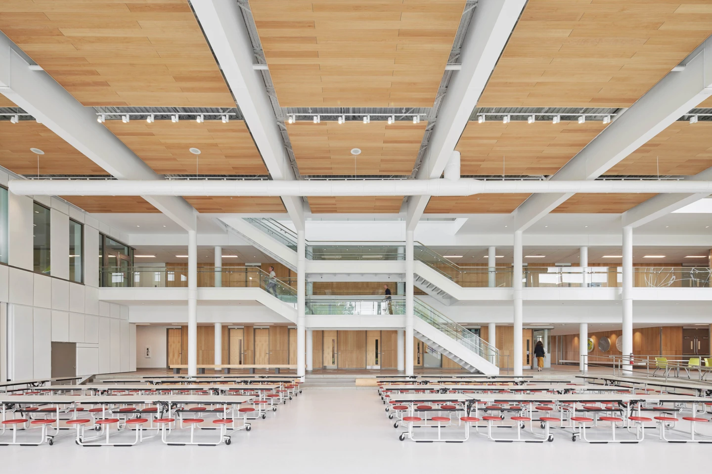 Intérieur de l'École secondaire de la Nouvelle-Ère, la cafétéria