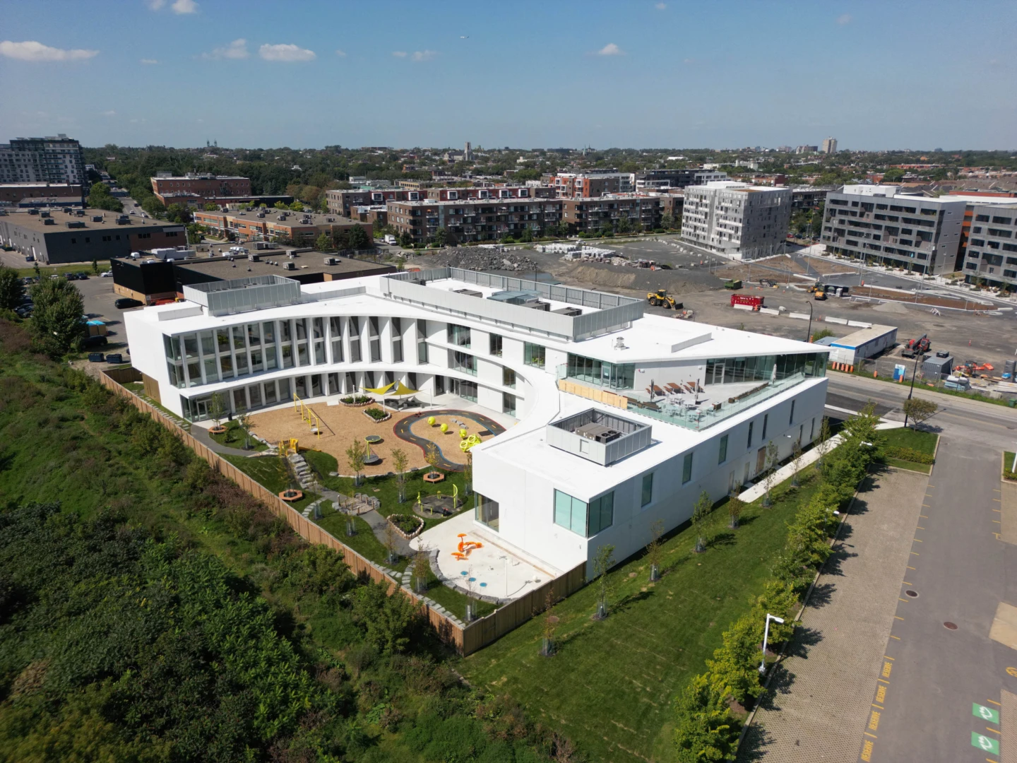 Extérieur de l’école À pas de Géant