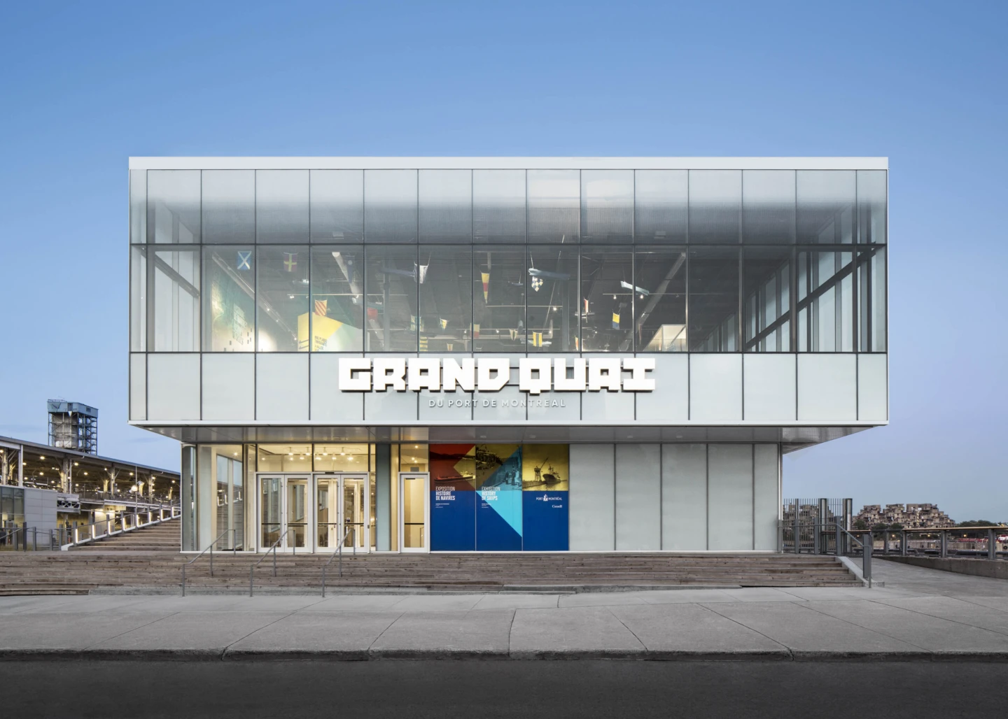 Extérieur du Grand Quai du Port de Montréal