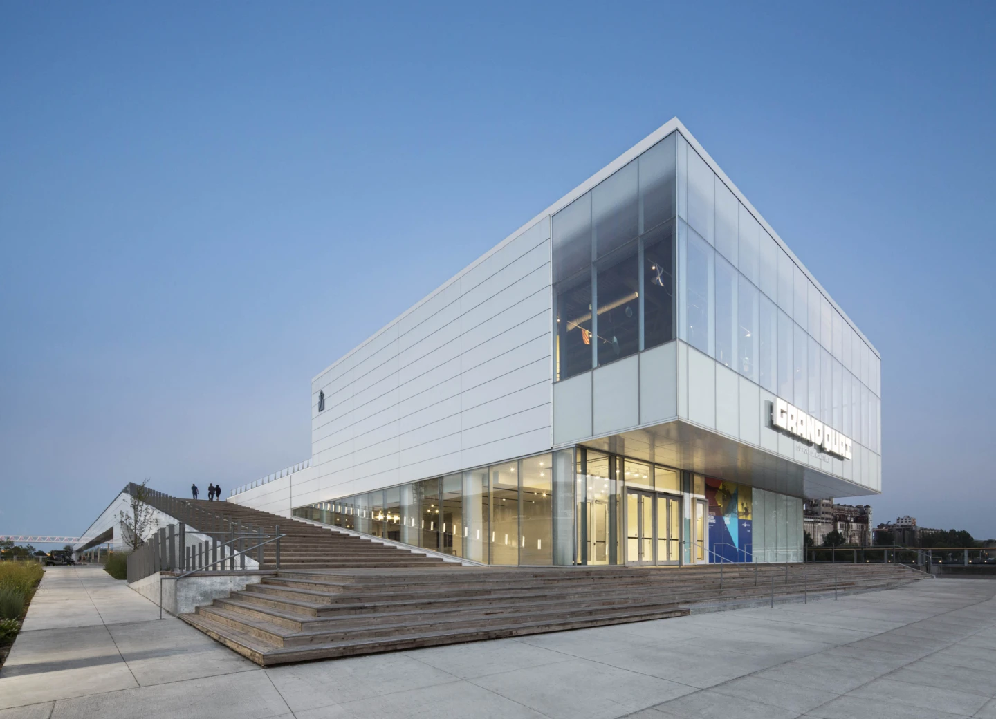 Extérieur du Grand Quai du Port de Montréal
