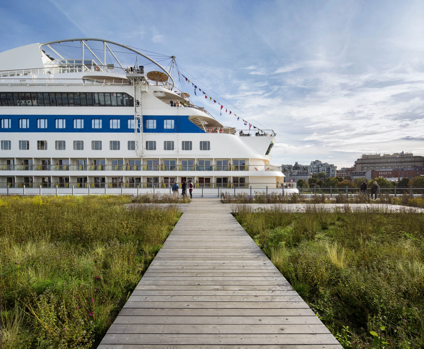 Extérieur du Grand Quai du Port de Montréal