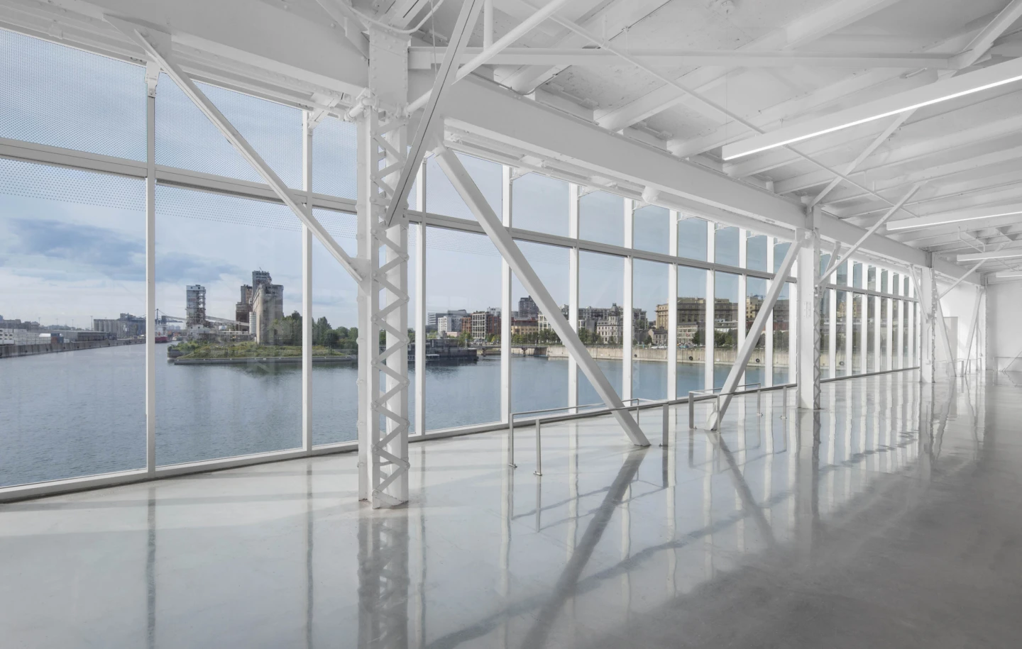 Intérieur du Grand Quai du Port de Montréal