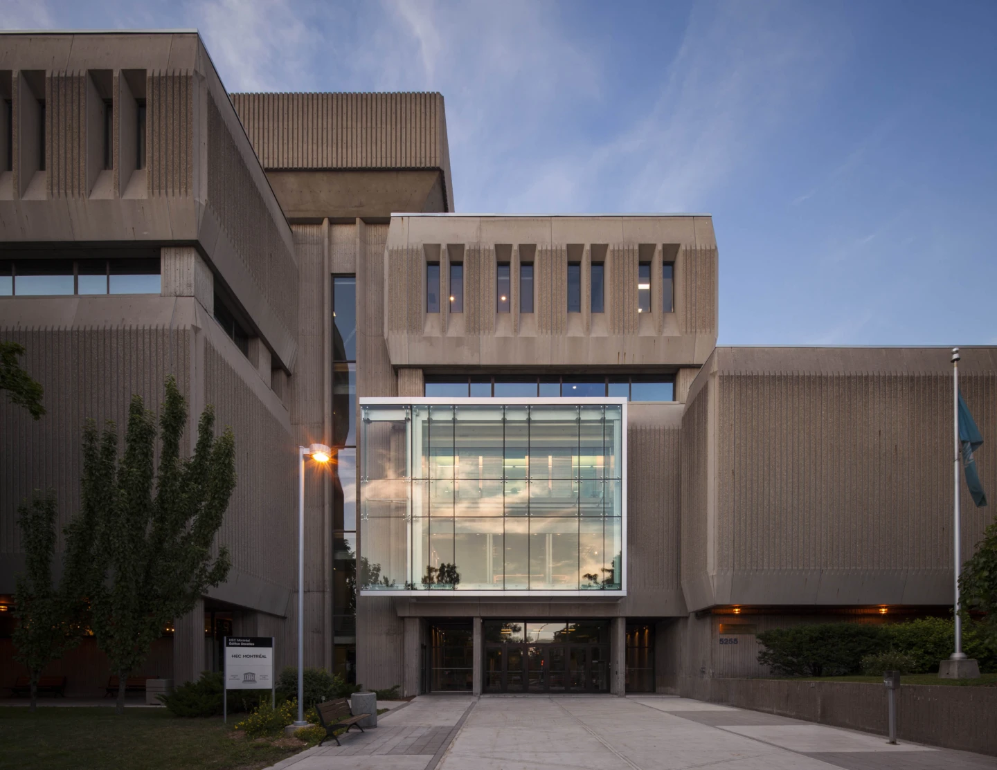 Extérieur de l’Édifice Decelles-HEC Montréal