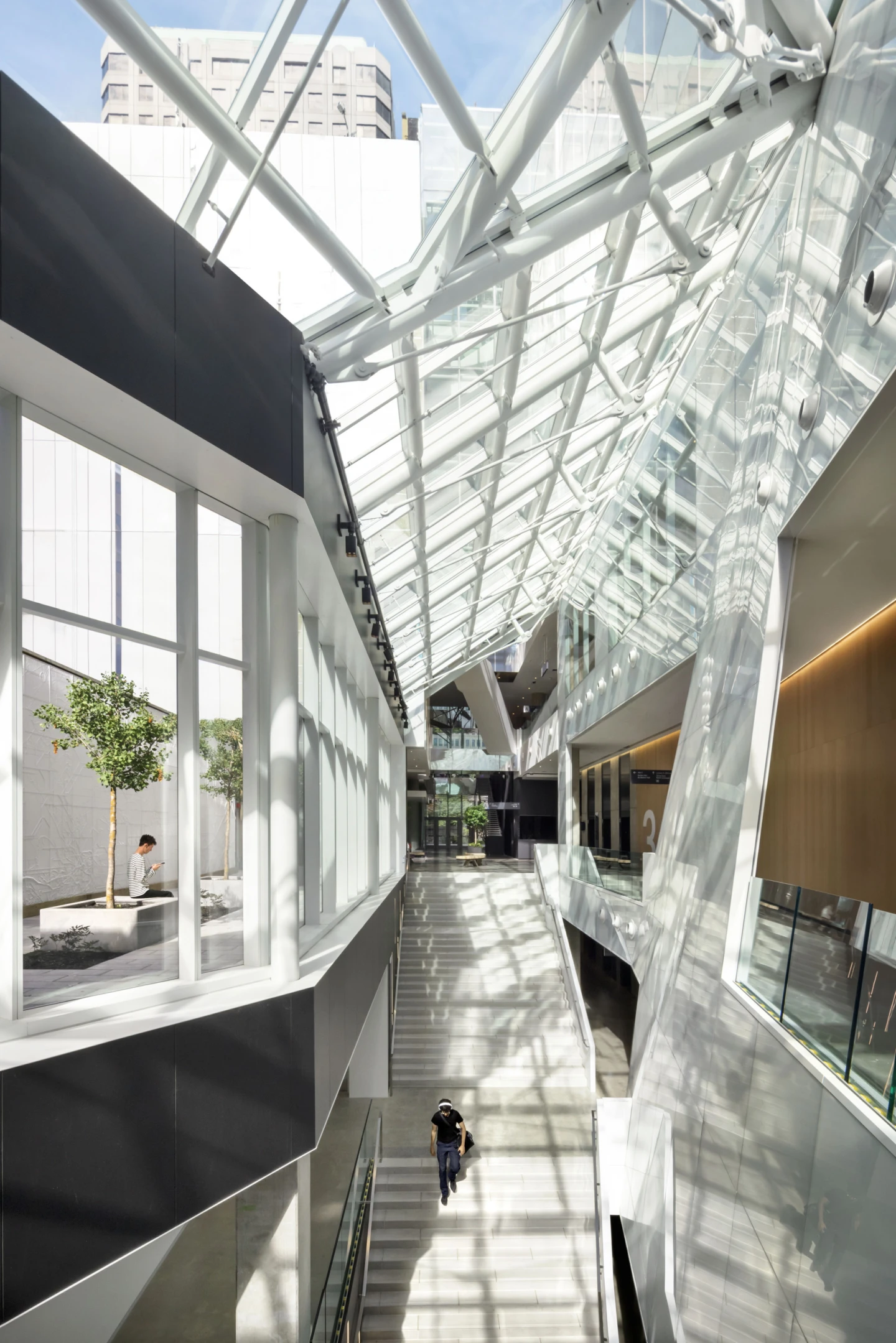 Intérieur de l’Édifice Hélène-Desmarais-HEC Montréal