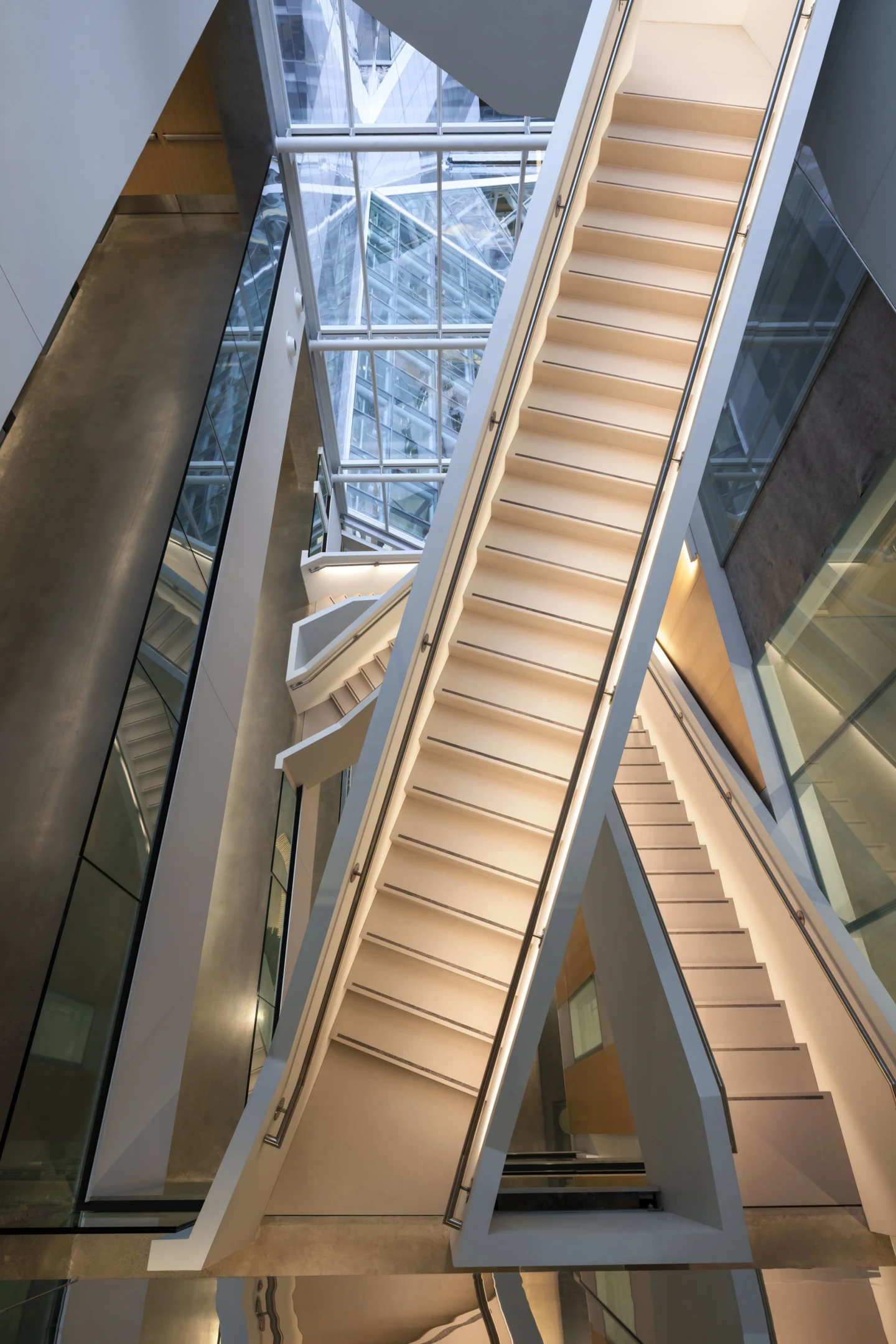 Intérieur de l’Édifice Hélène-Desmarais-HEC Montréal