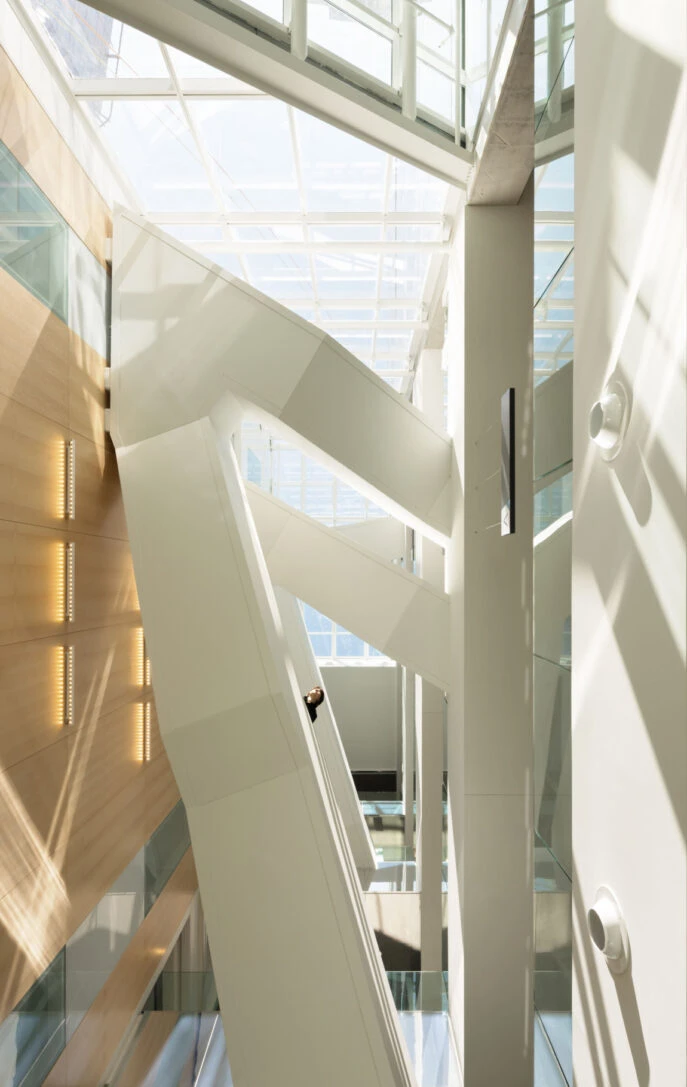 Intérieur de l’Édifice Hélène-Desmarais-HEC Montréal