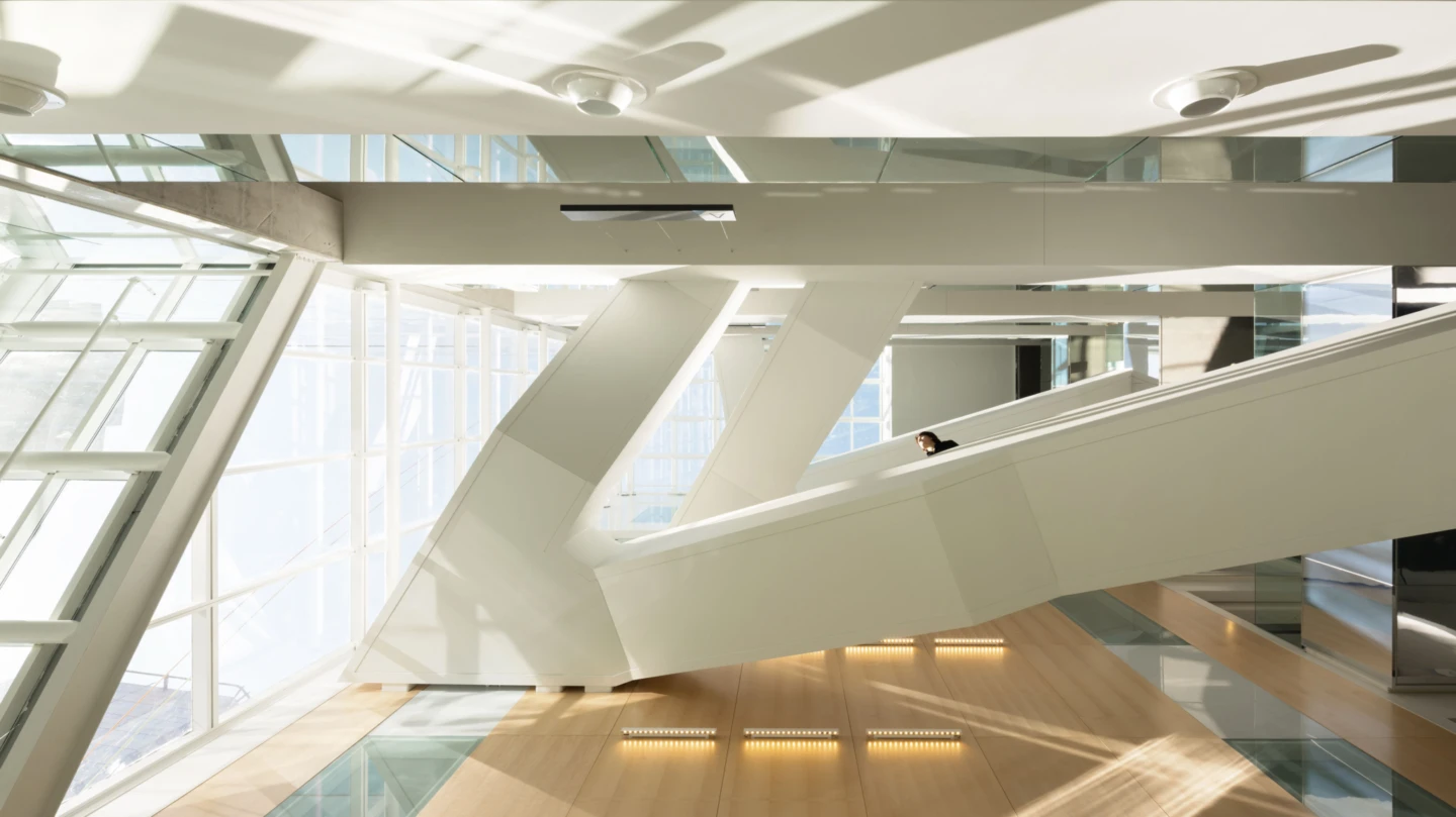 Intérieur de l’Édifice Hélène-Desmarais-HEC Montréal