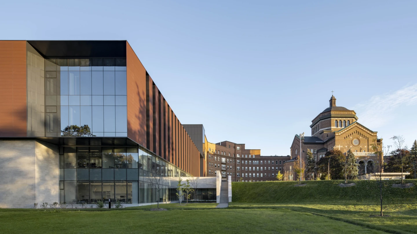 Extérieur de l’Hôpital du Sacré-Cœur-de-Montréal