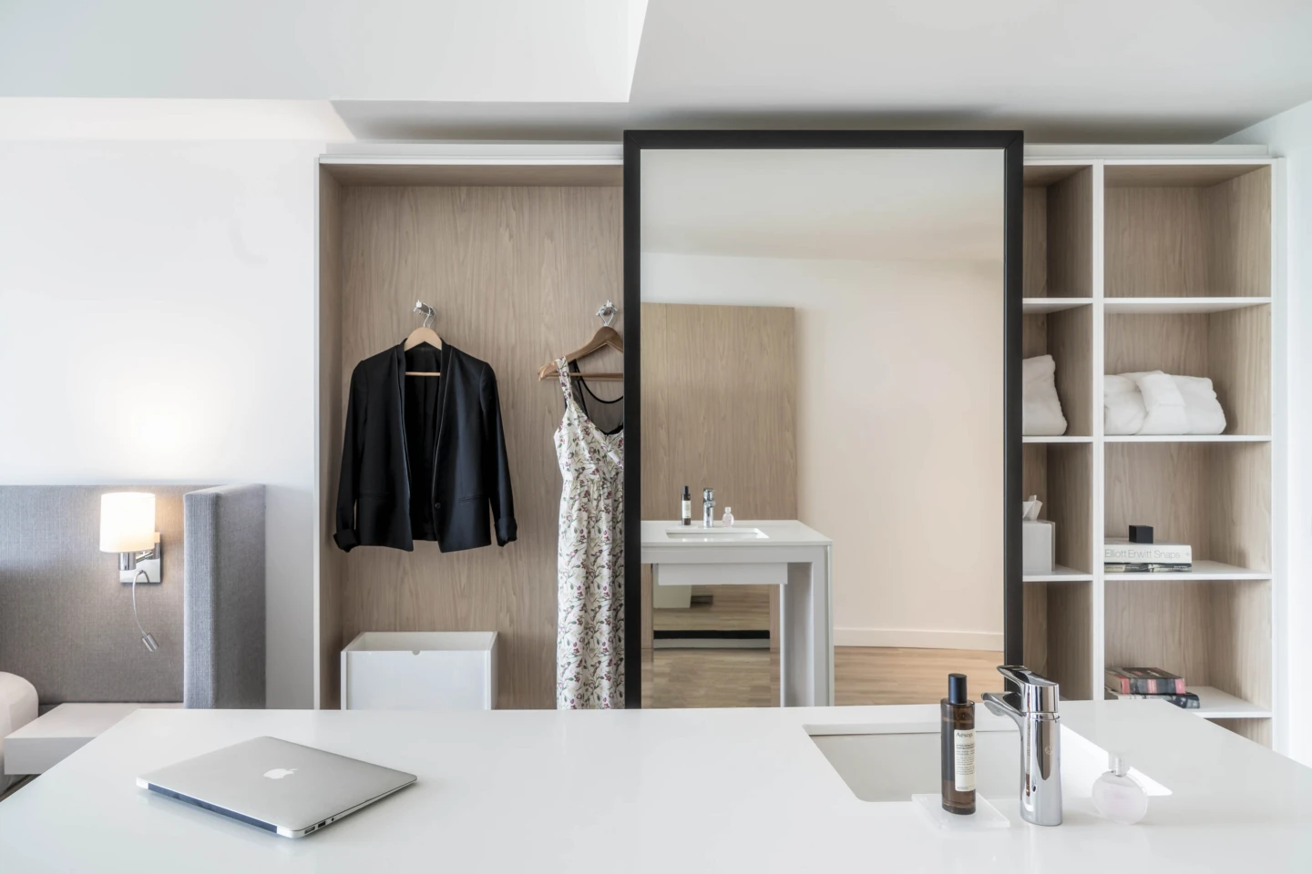 Intérieur d'une chambre de l’Hôtel Mortagne