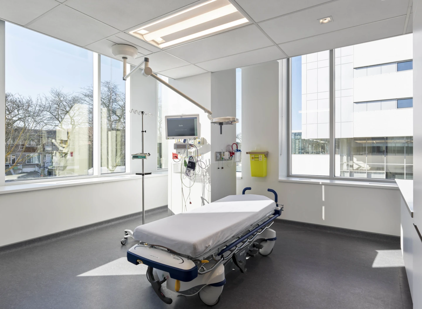Vue d'une chambre de l'Institut de cardiologie de Montréal
