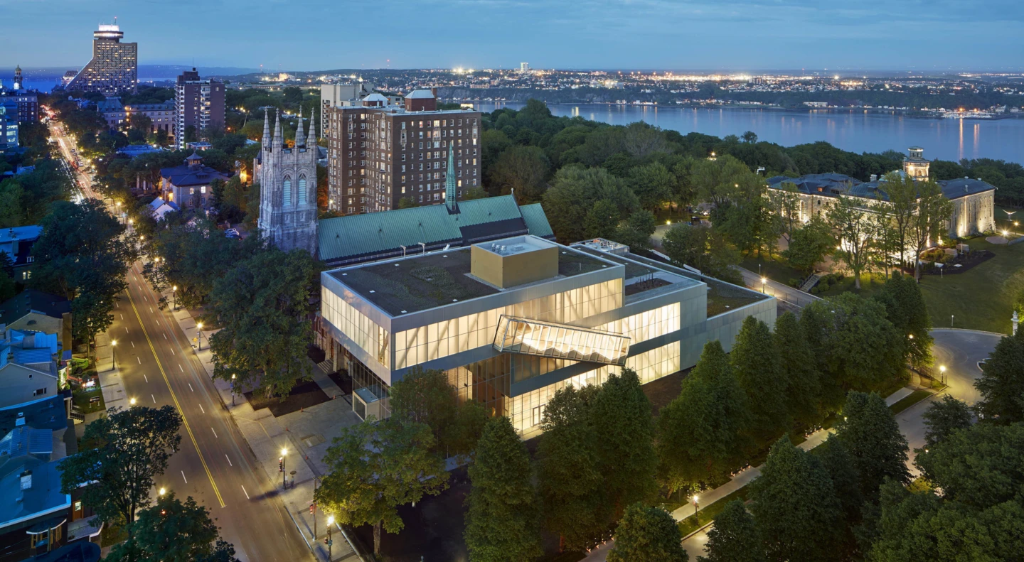 Vue aérienne du Musée des beaux-arts du Québec, vue horizontale