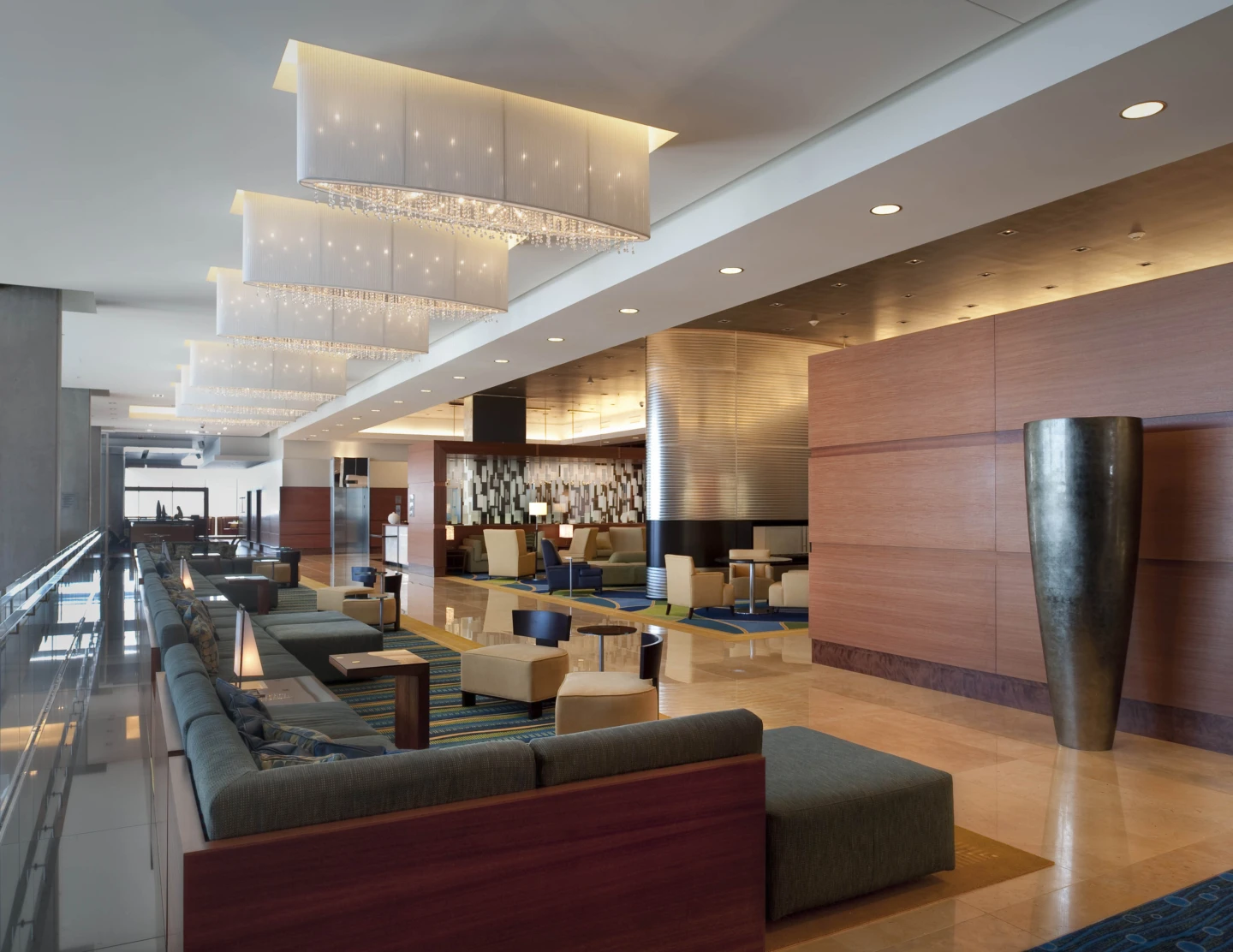 Intérieur du Hôtel Marriott + Siège social d'Aéroports de Montréal