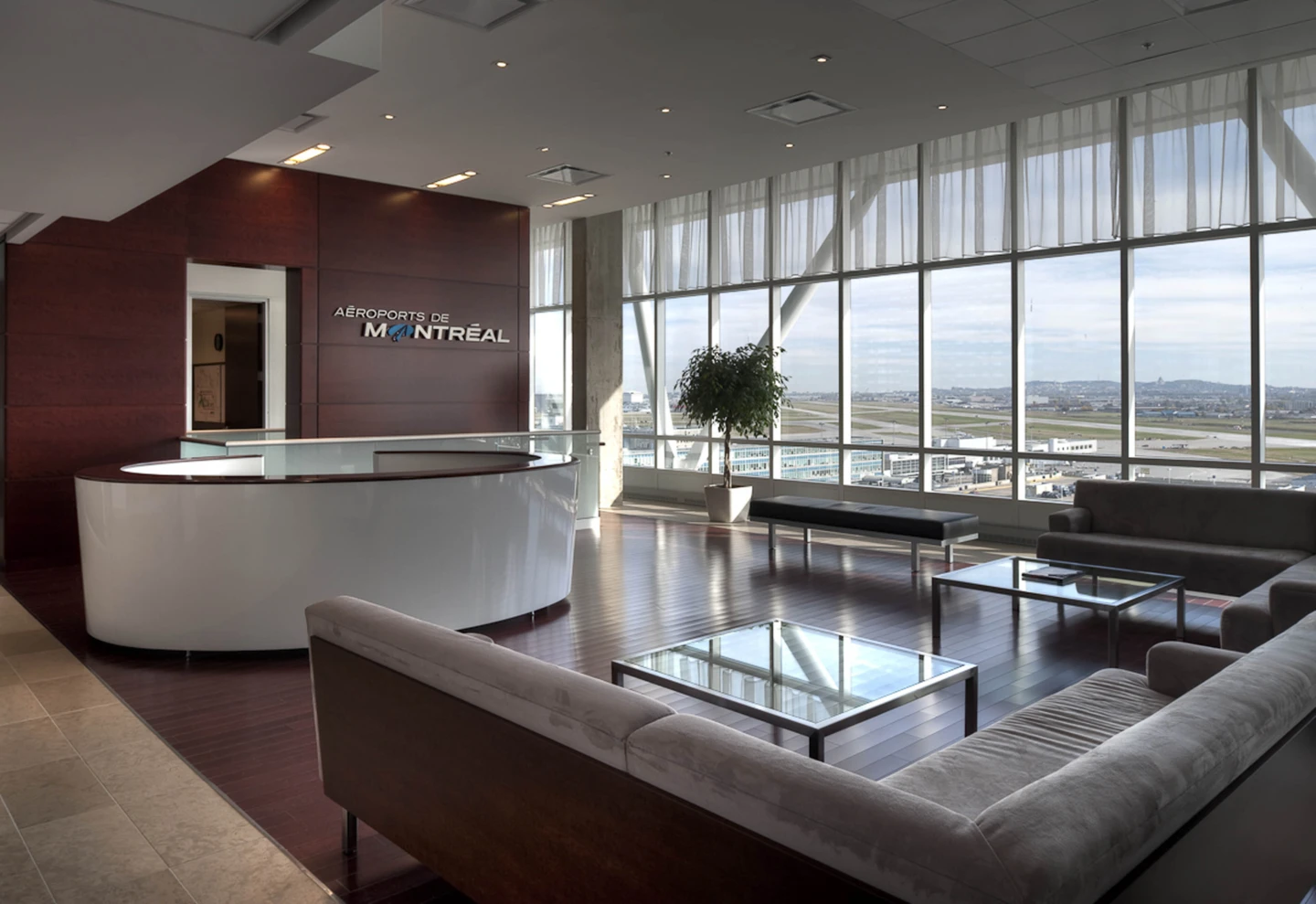 Intérieur du Hôtel Marriott + Siège social d'Aéroports de Montréal