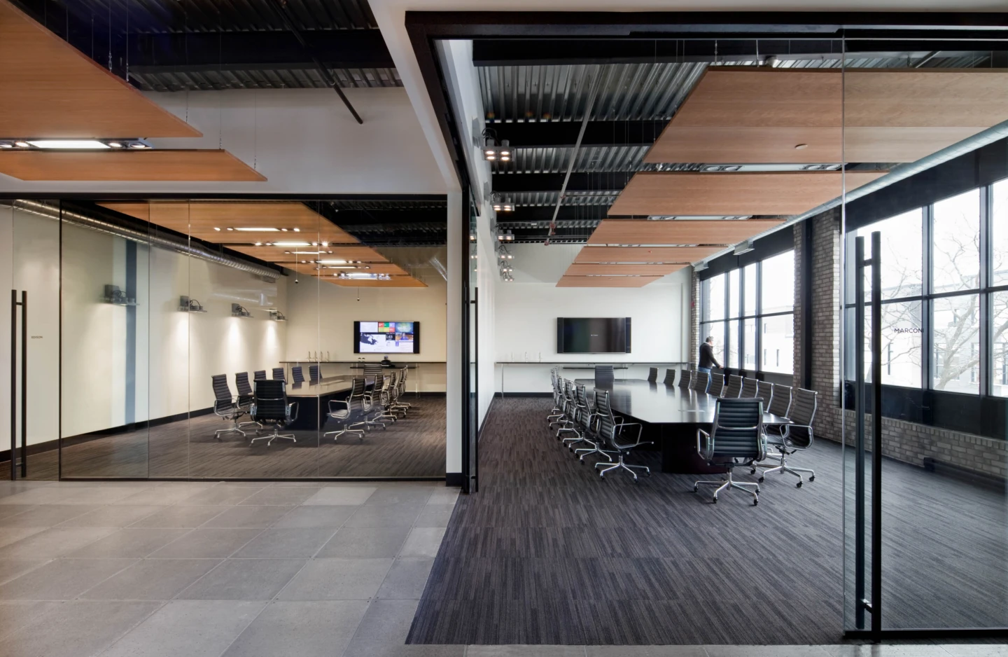 Vue sur un espace de réunion chez Média Experts