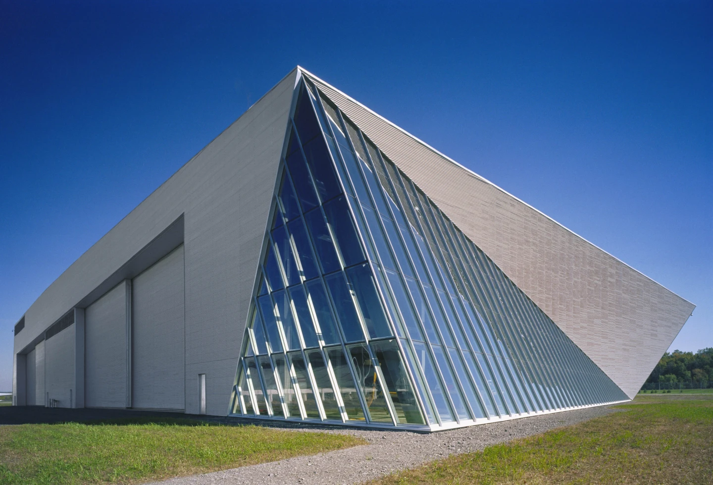Extérieur du Musée de l'aviation et de l'espace du Canada