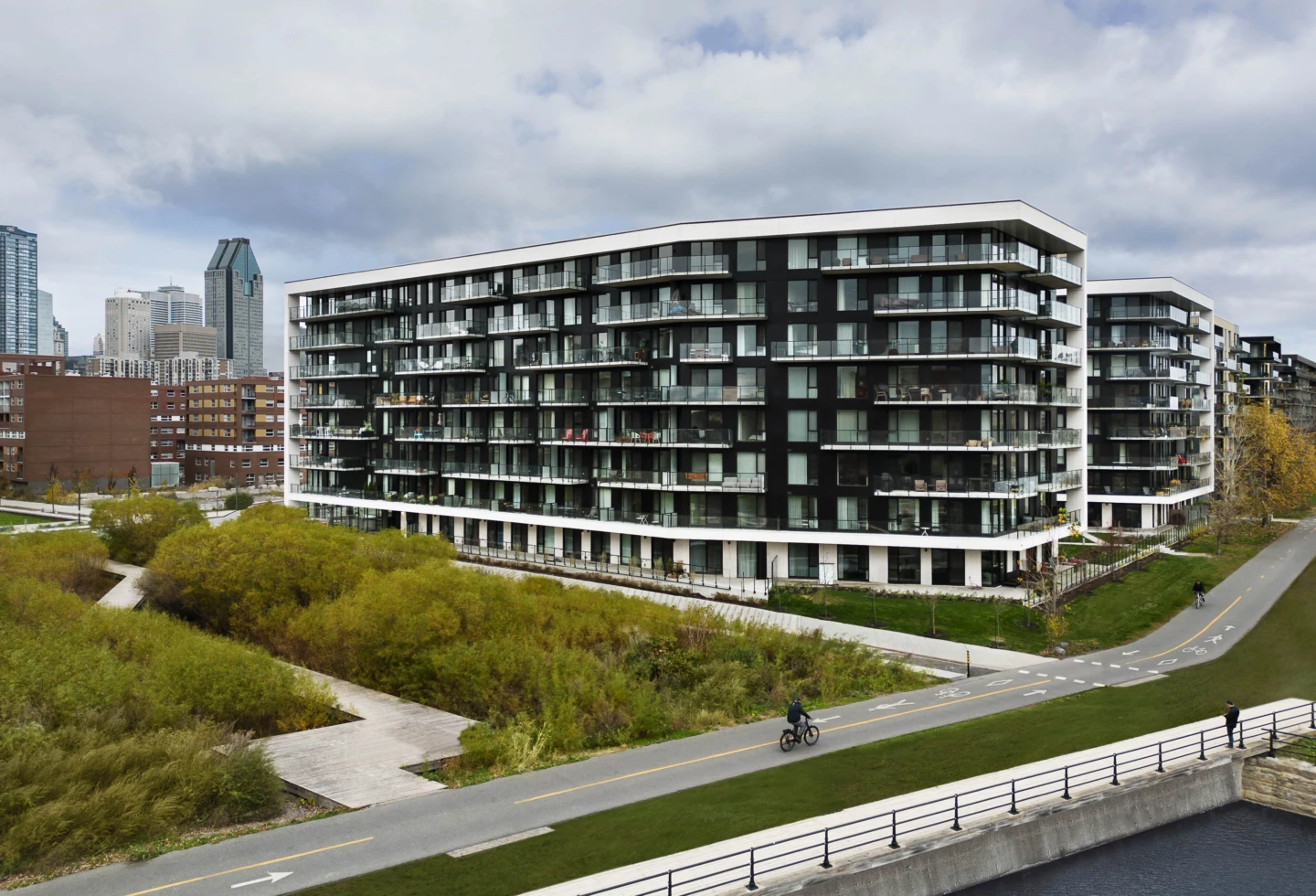 Vue générale extérieure de NOCA en été