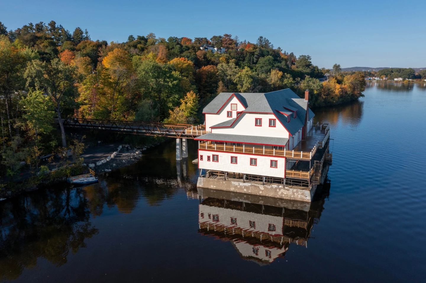Vue de côté, extérieur du New Edinburgh BoatHouse