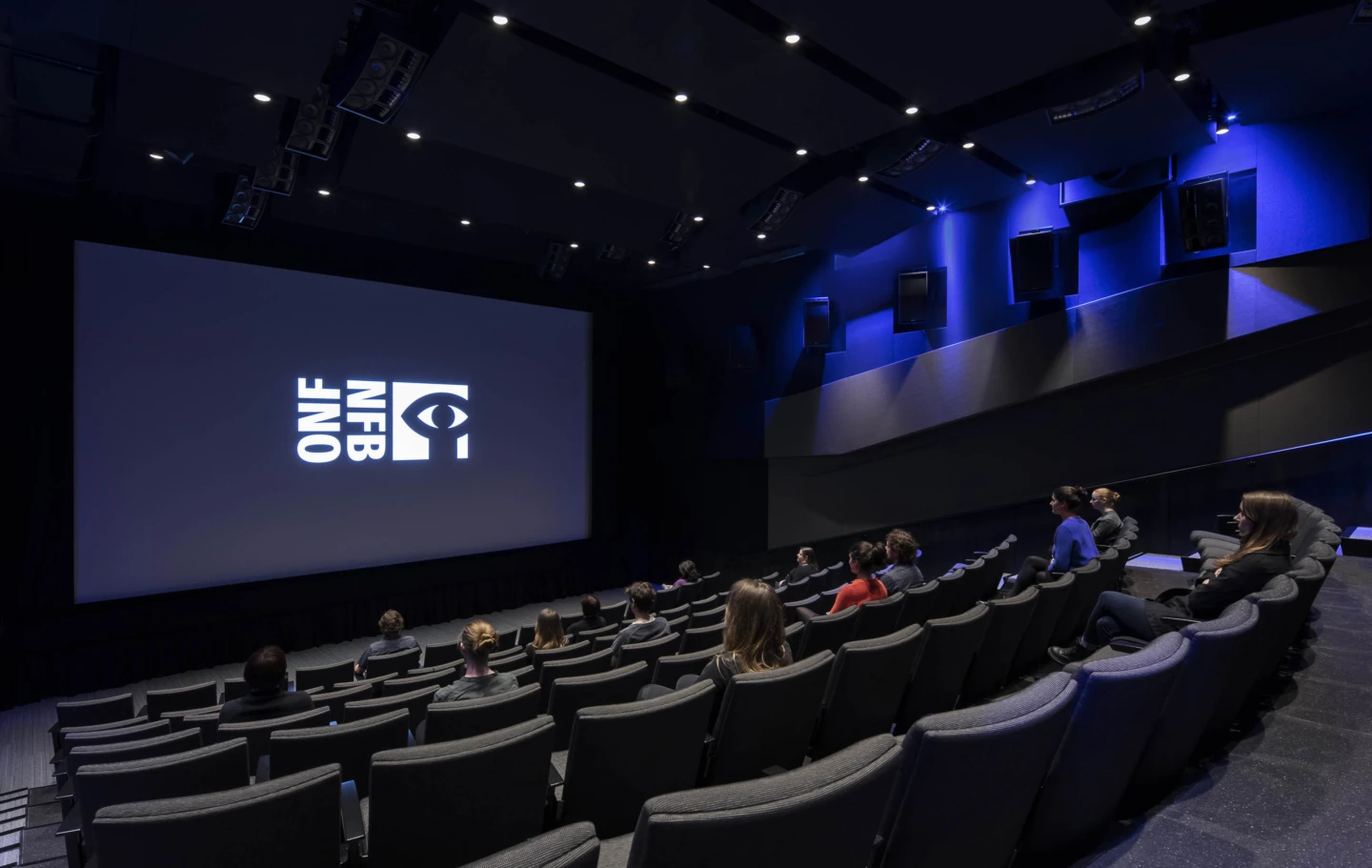 Intérieur de l'Office national du film du Canada, salle de projection