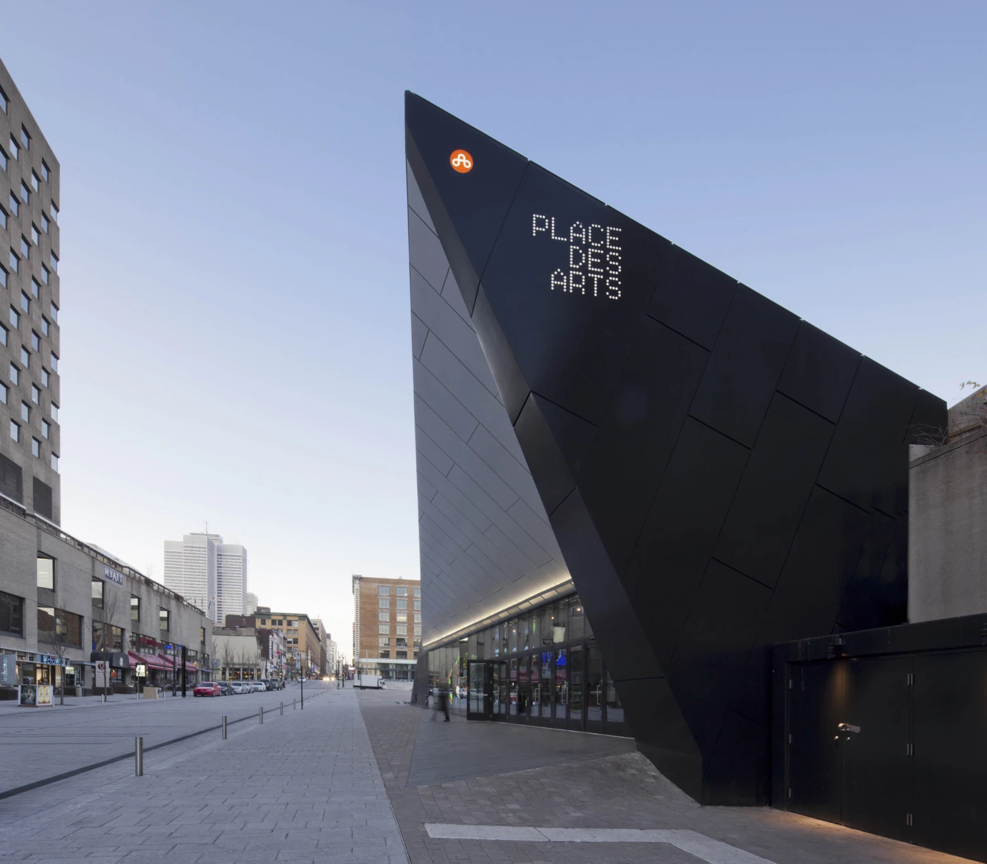 Extérieur de l'Espace Georges-Émile-Lapalme