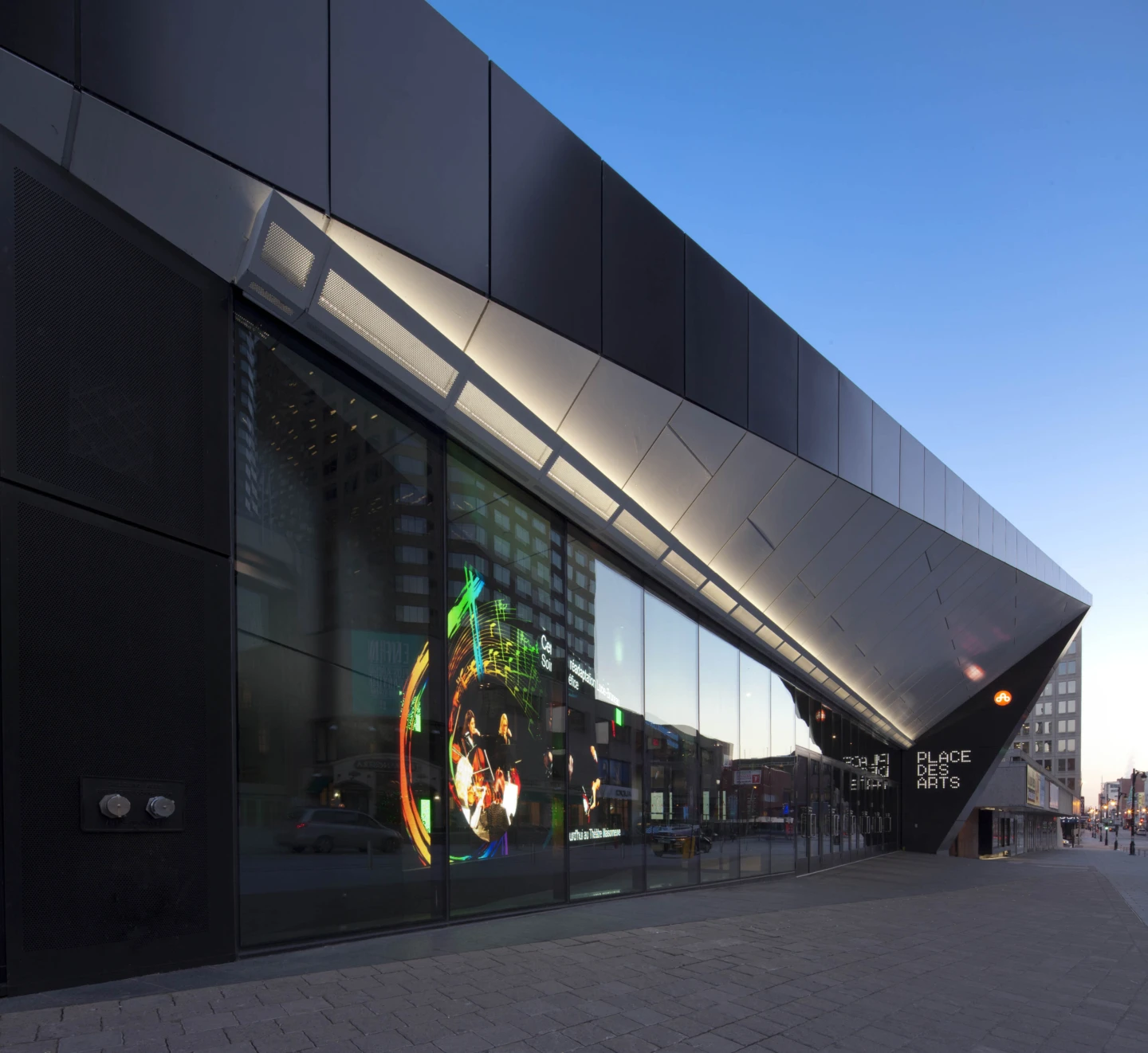 Extérieur de l'Espace Georges-Émile-Lapalme