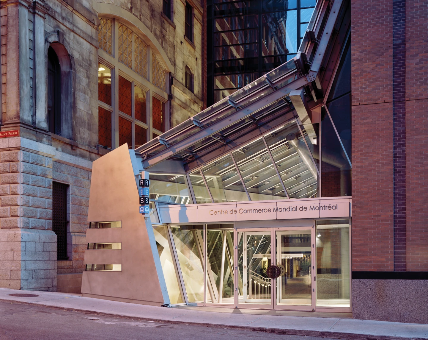 Vue de l'entrée du Passage Saint-Pierre