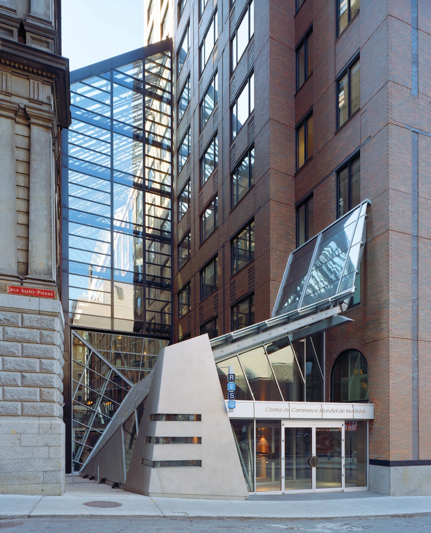 Vue de l'entrée du Passage Saint-Pierre
