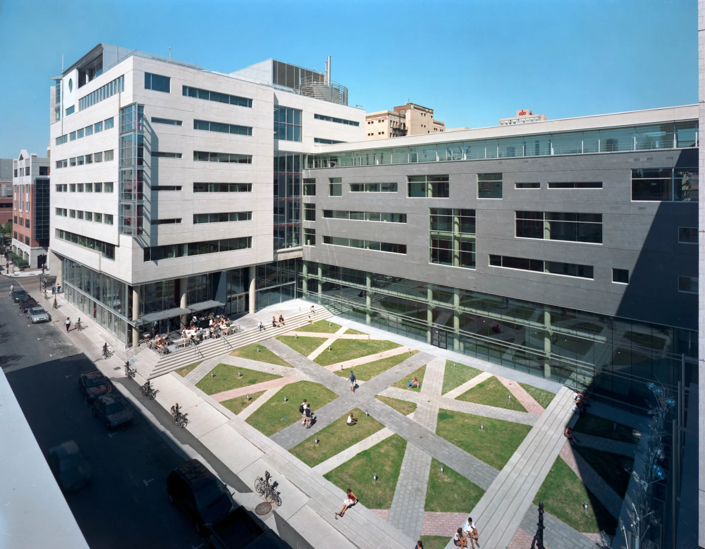 Extérieur du Pavillon J.-A.- DeSève – UQAM