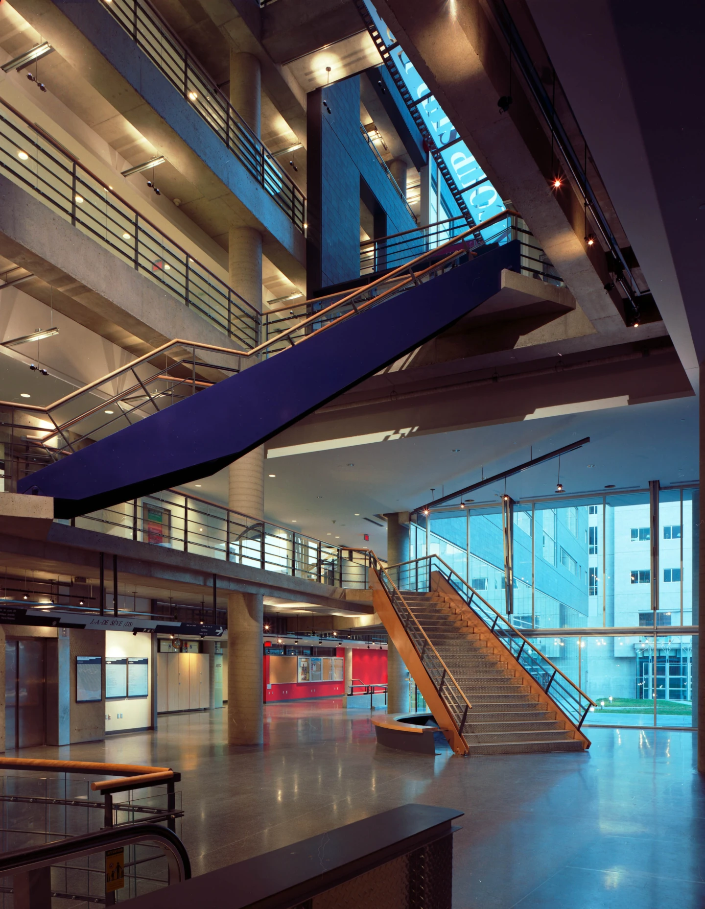 Intérieur du Pavillon J.-A.- DeSève – UQAM