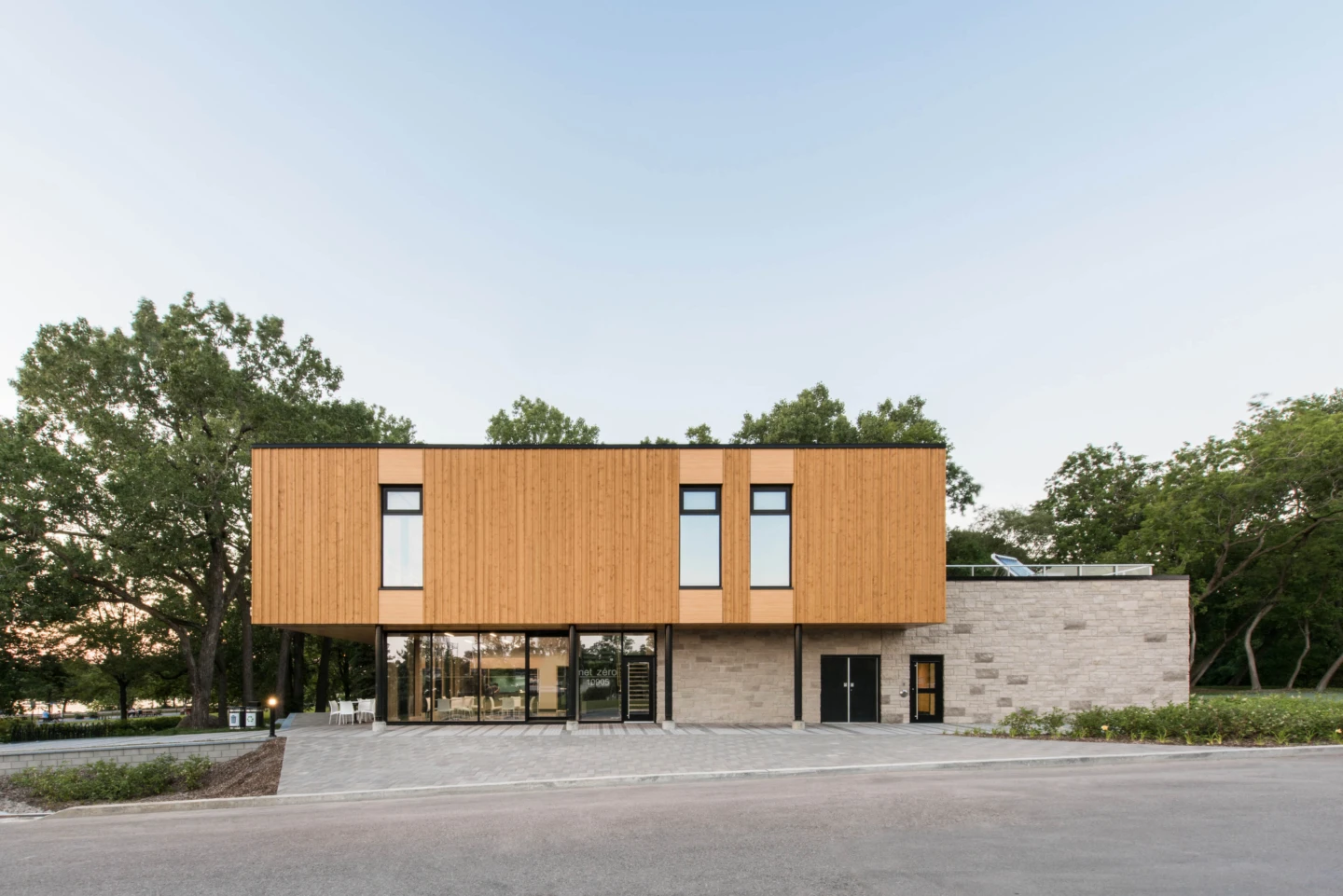 Vue générale extérieure du Pavillon d'accueil du Parcours Gouin