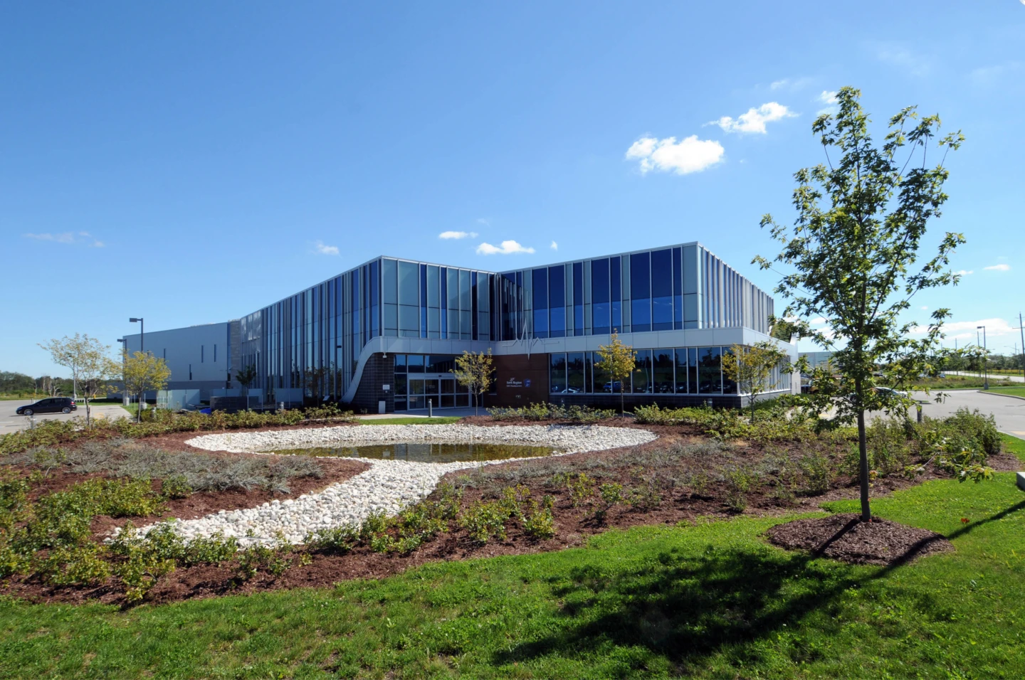 Vue générale extérieure du Region of York Emergency Medical Services Headquarters
