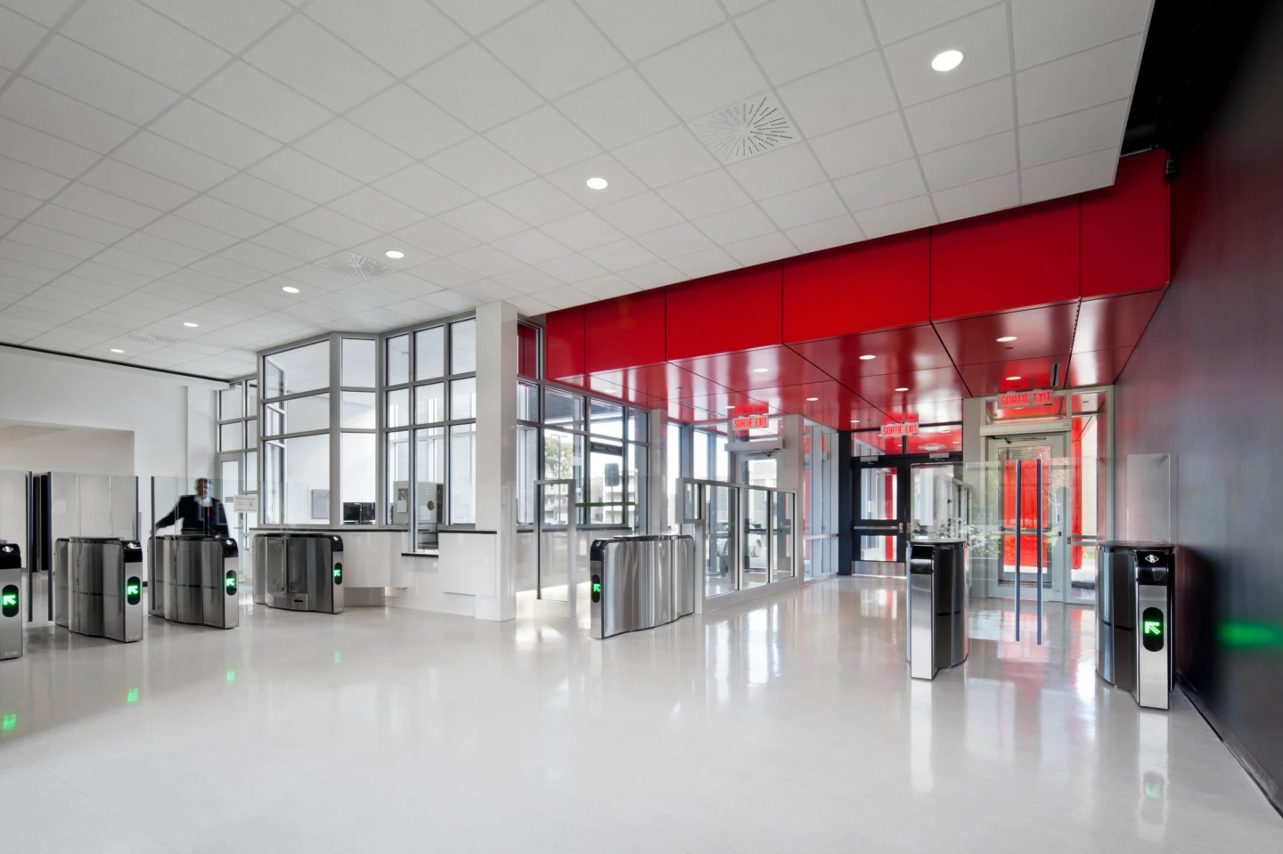 Vue intérieure de l'entrée du Rigaud Training Centre and Indoor Firing Range