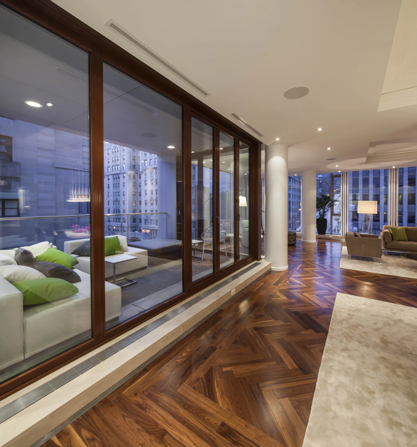 Intérieur du Ritz-Carlton Montréal et vue sur un balcon