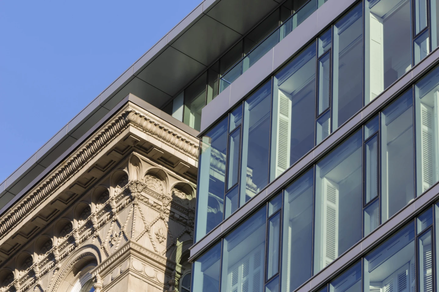 Exterior view of the windows of the Ritz-Carlton Montreal