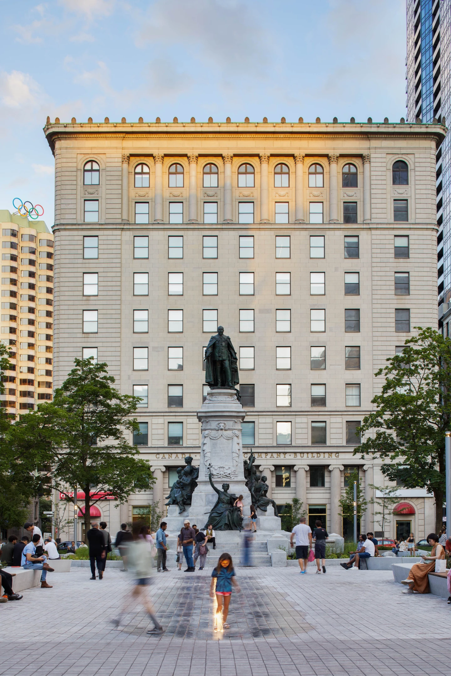 Vue sur la statue du Square Phillips