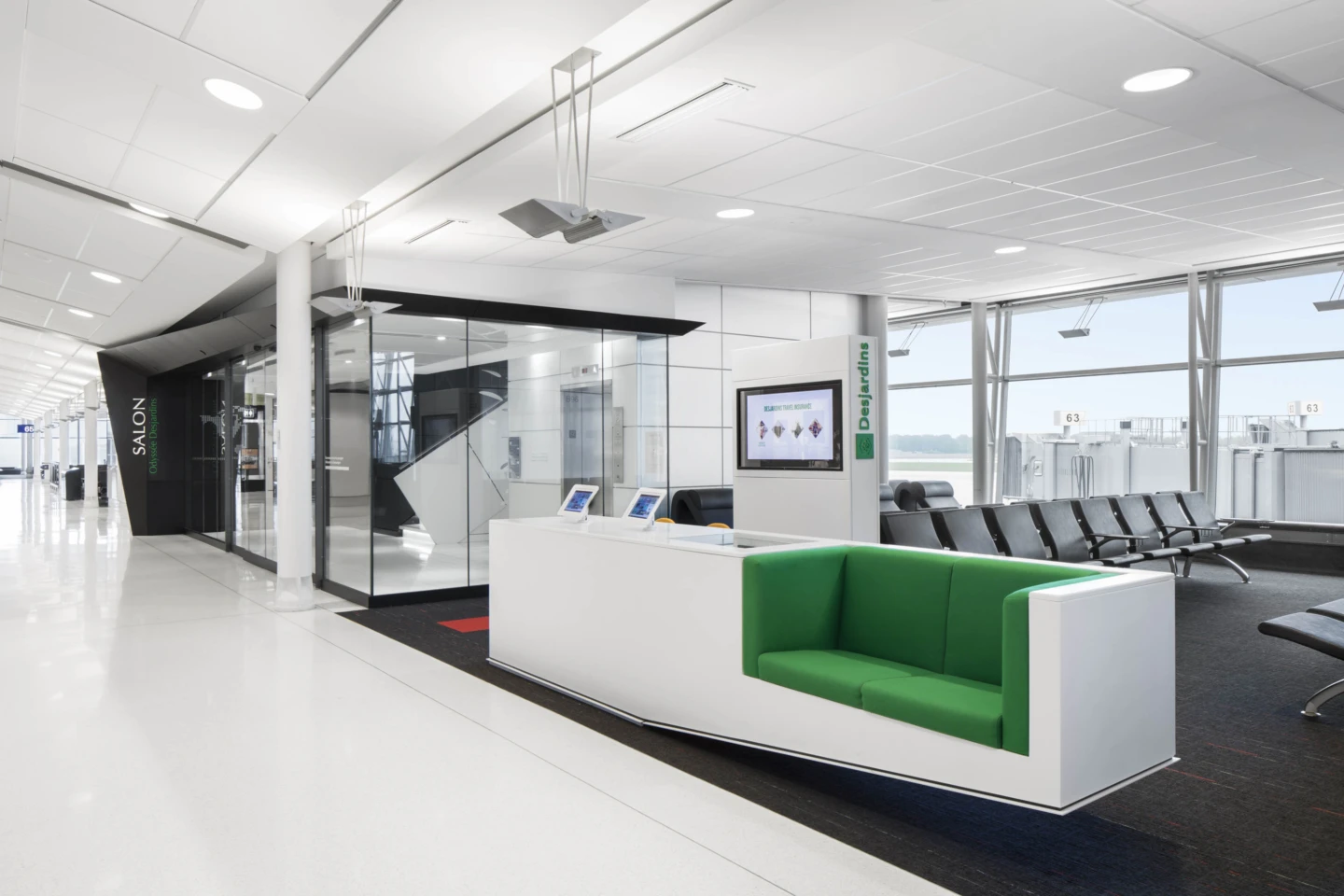 Intérieur du Salon Odyssée Desjardins, vue de l'entrée