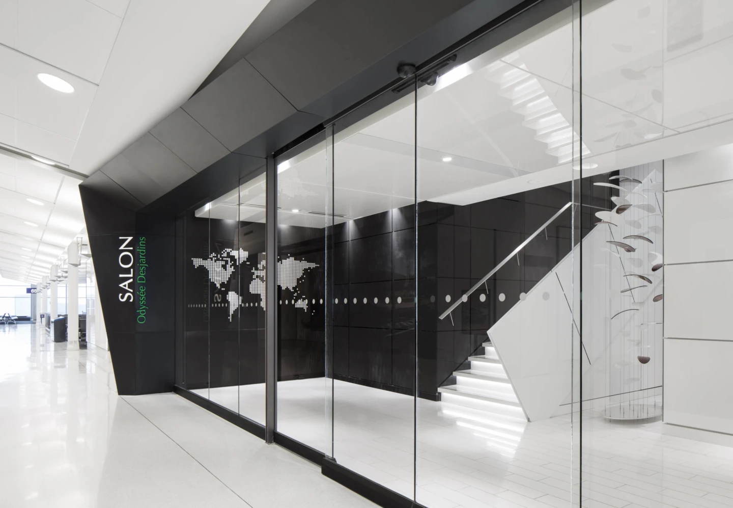 Intérieur du Salon Odyssée Desjardins, vue de l'entrée