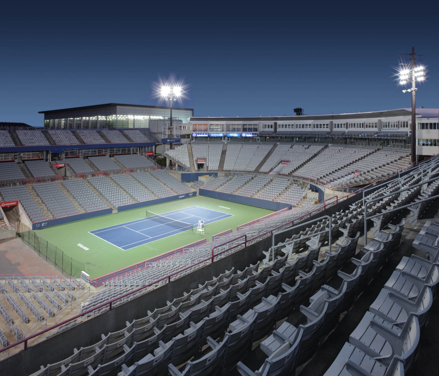 Vue générale du Stade IGA, vue de côté