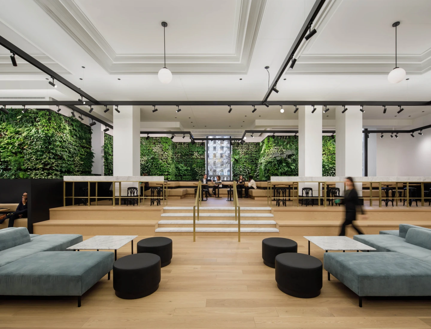 Intérieur de l'Édifice Sun Life, vue de divans