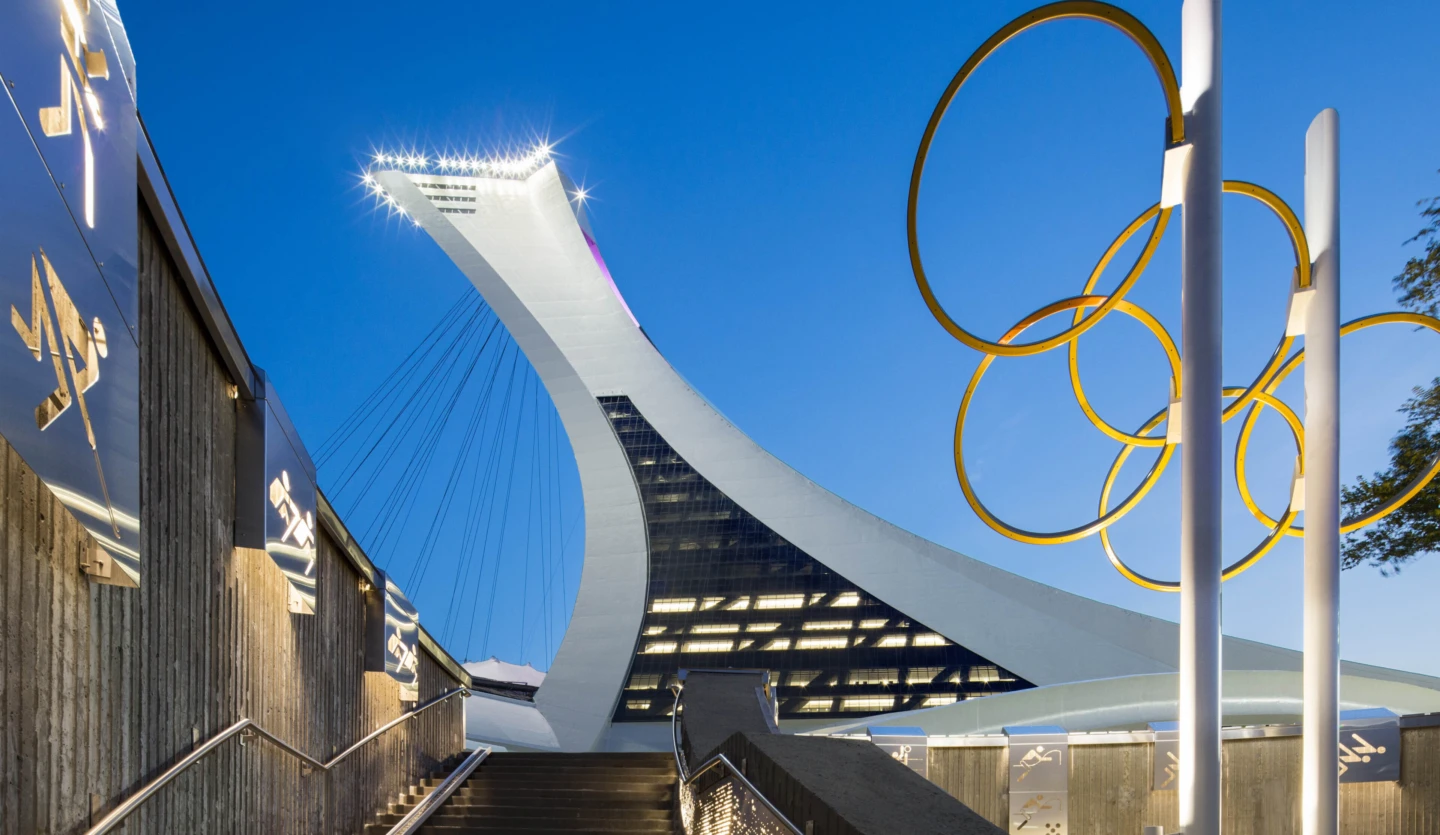 Vue générale de l'extérieur de la Tour de Montréal
