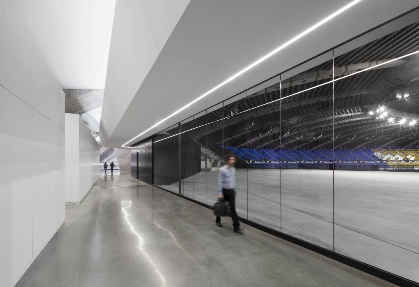 Intérieur de la Tour de Montréal, vue d'un couloir