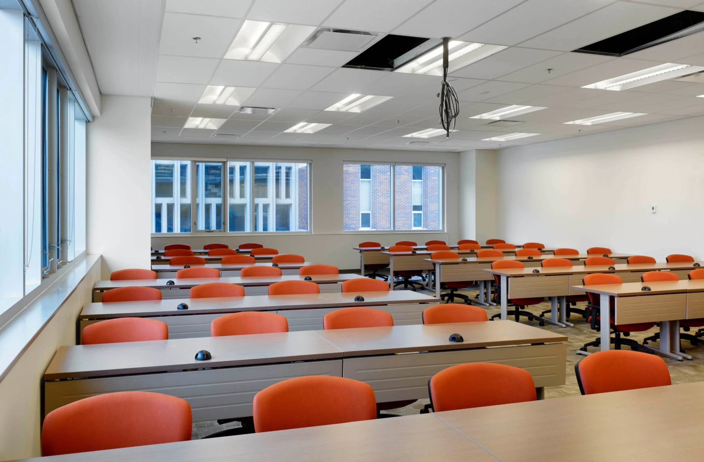 Intérieur du Canal Academic Building – Université Carleton, vue d'une salle de classe