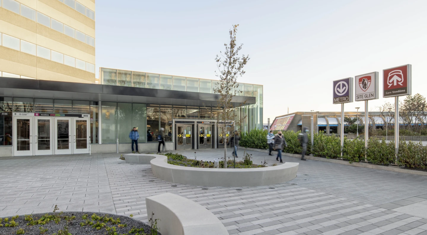 Extérieur du Pôle multimodal Vendôme, vue de l'entrée