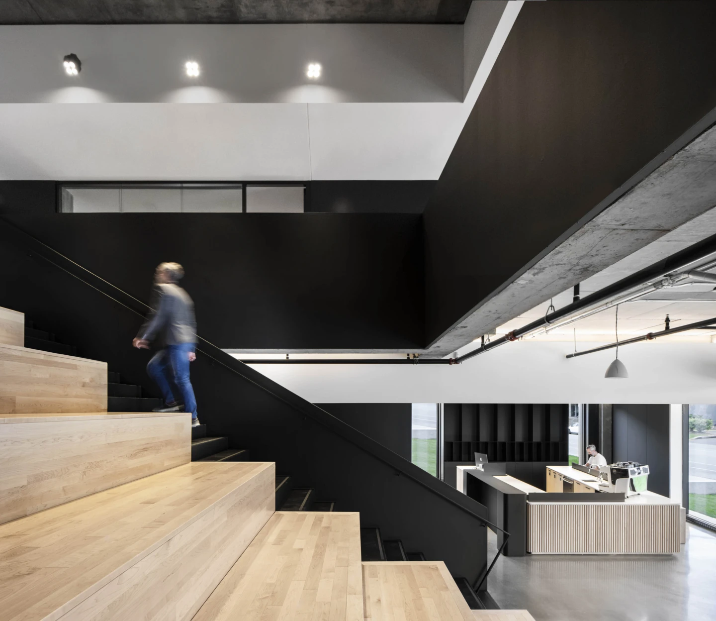 Intérieur de lg2, vue de côté des escaliers