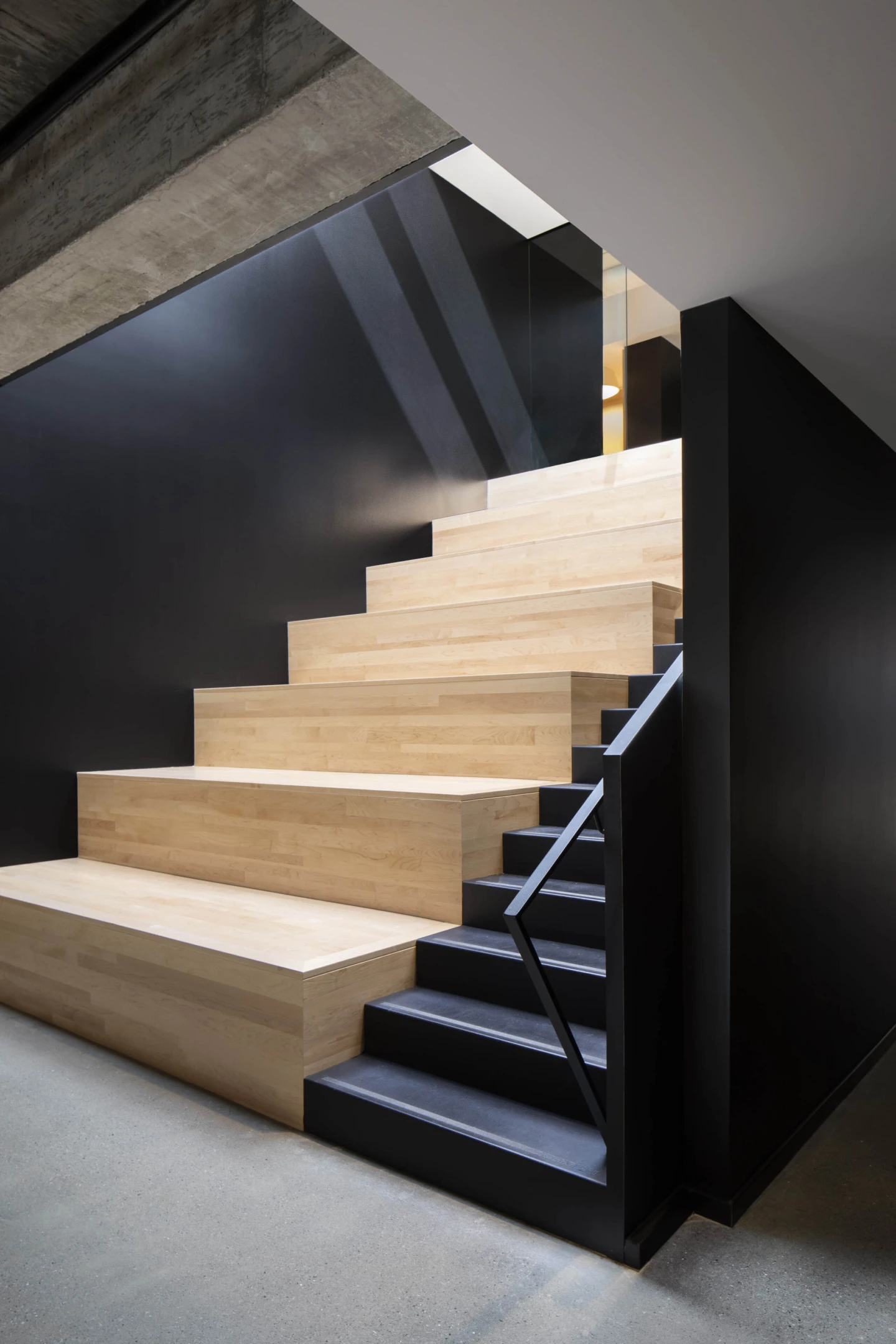 Intérieur de lg2, vue sur les escaliers