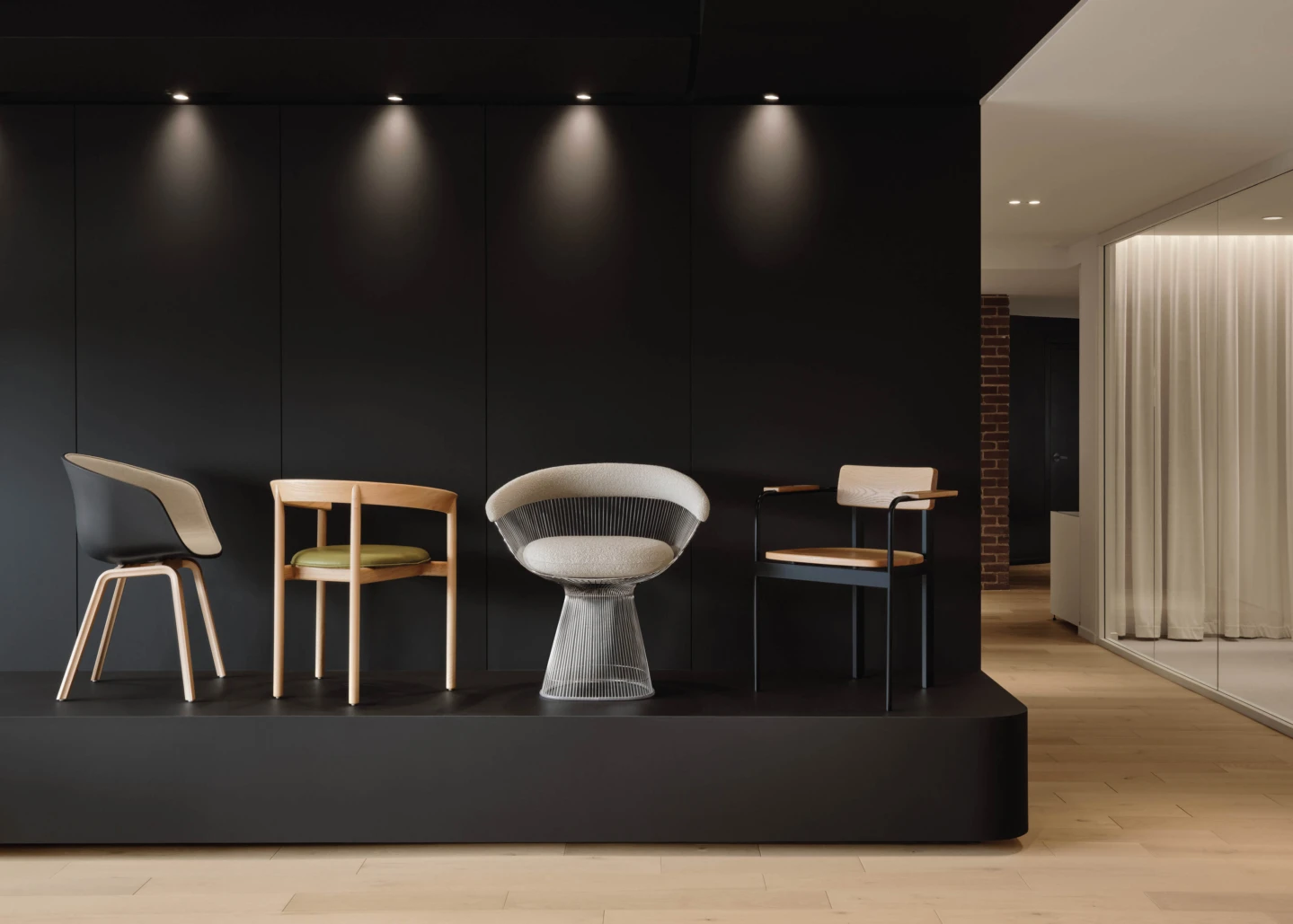 Mise en valeur de chaises dans la Salle d'exposition Möbel