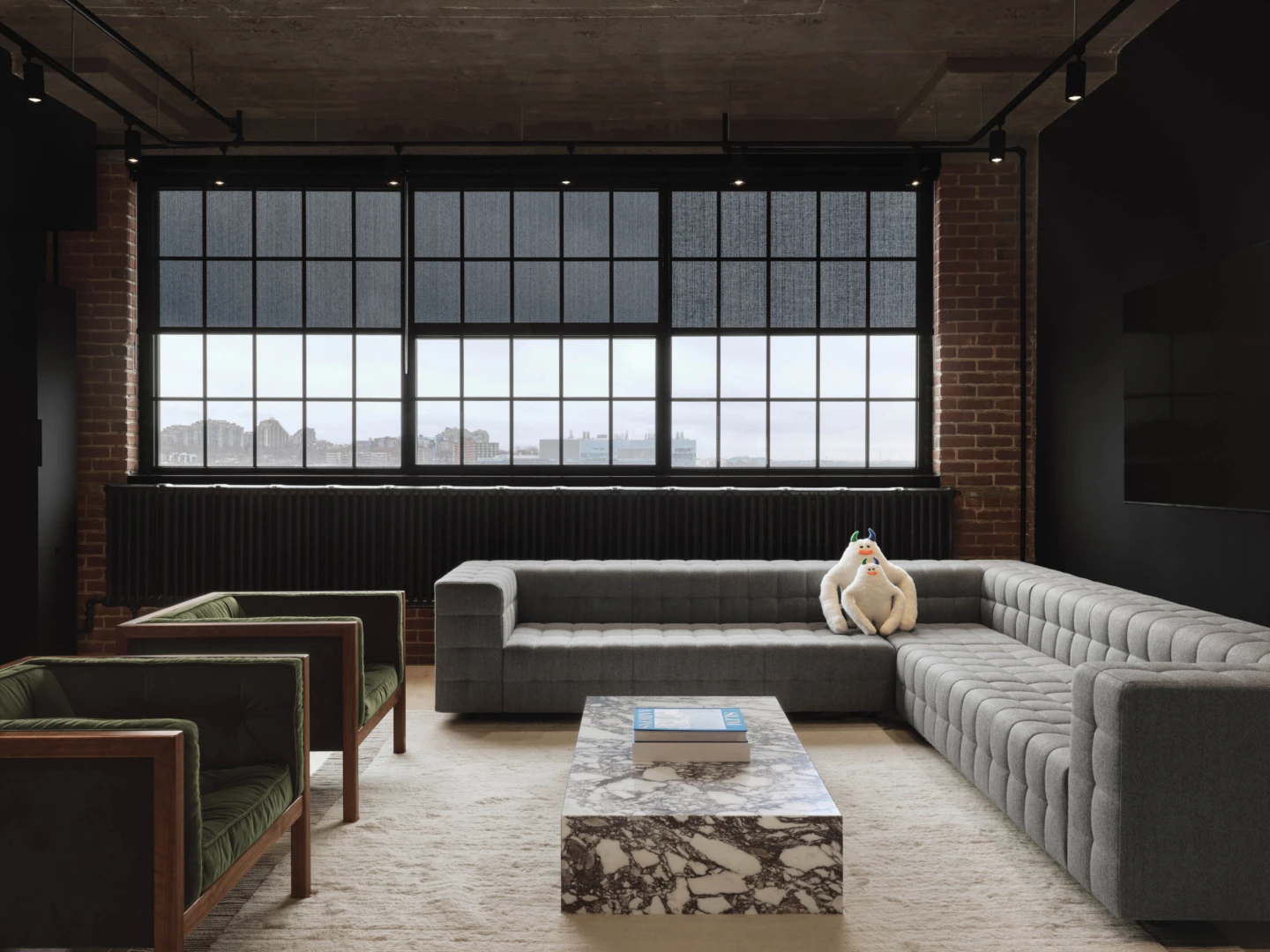 Vue sur un grand canapé dans la Salle d'exposition Möbel