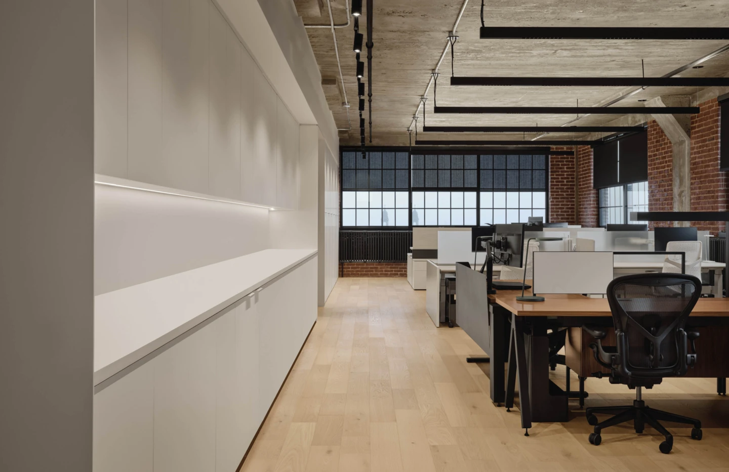 Vue sur un espace de bureau dans la Salle d'exposition Möbel