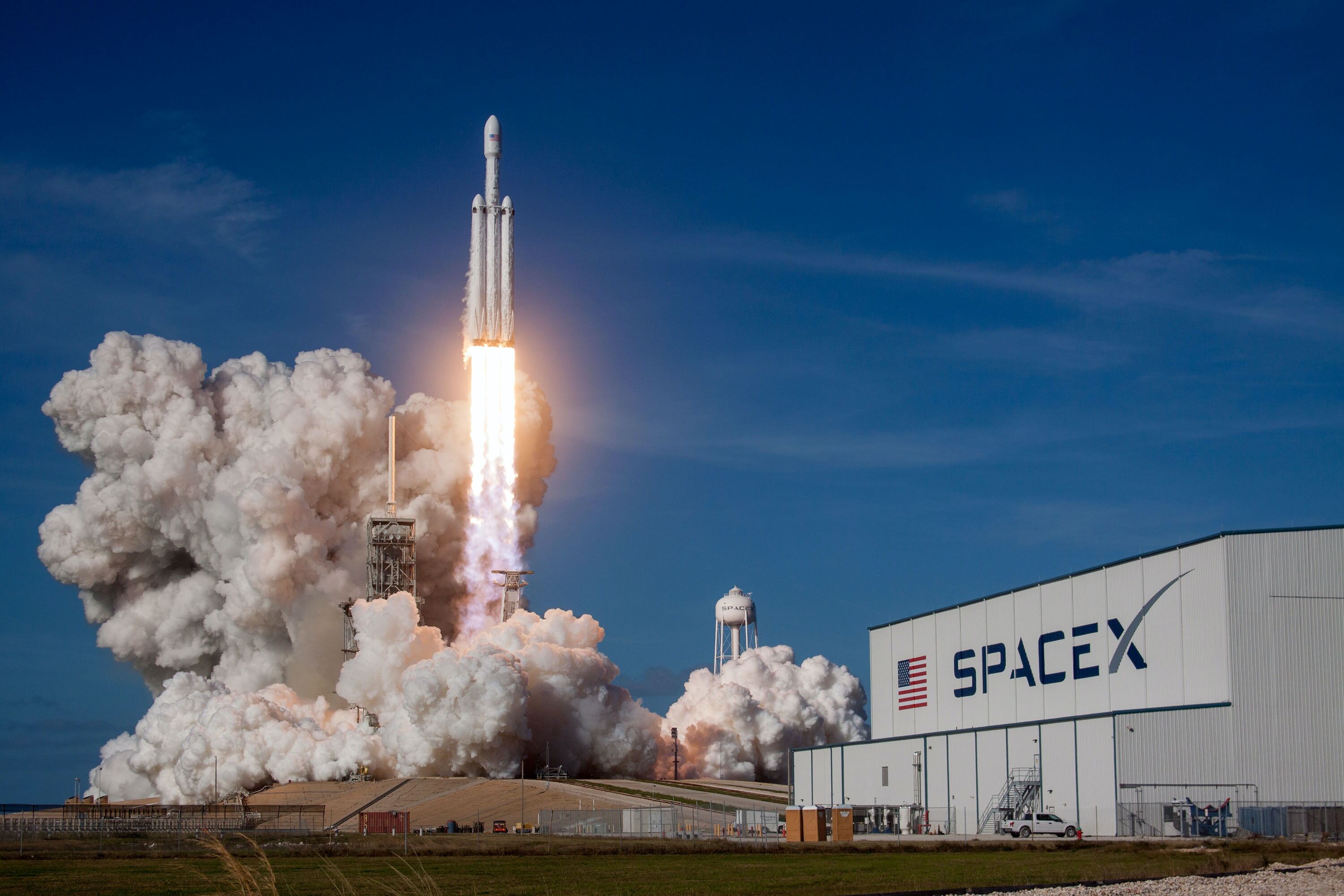 SpaceX launches into cell service