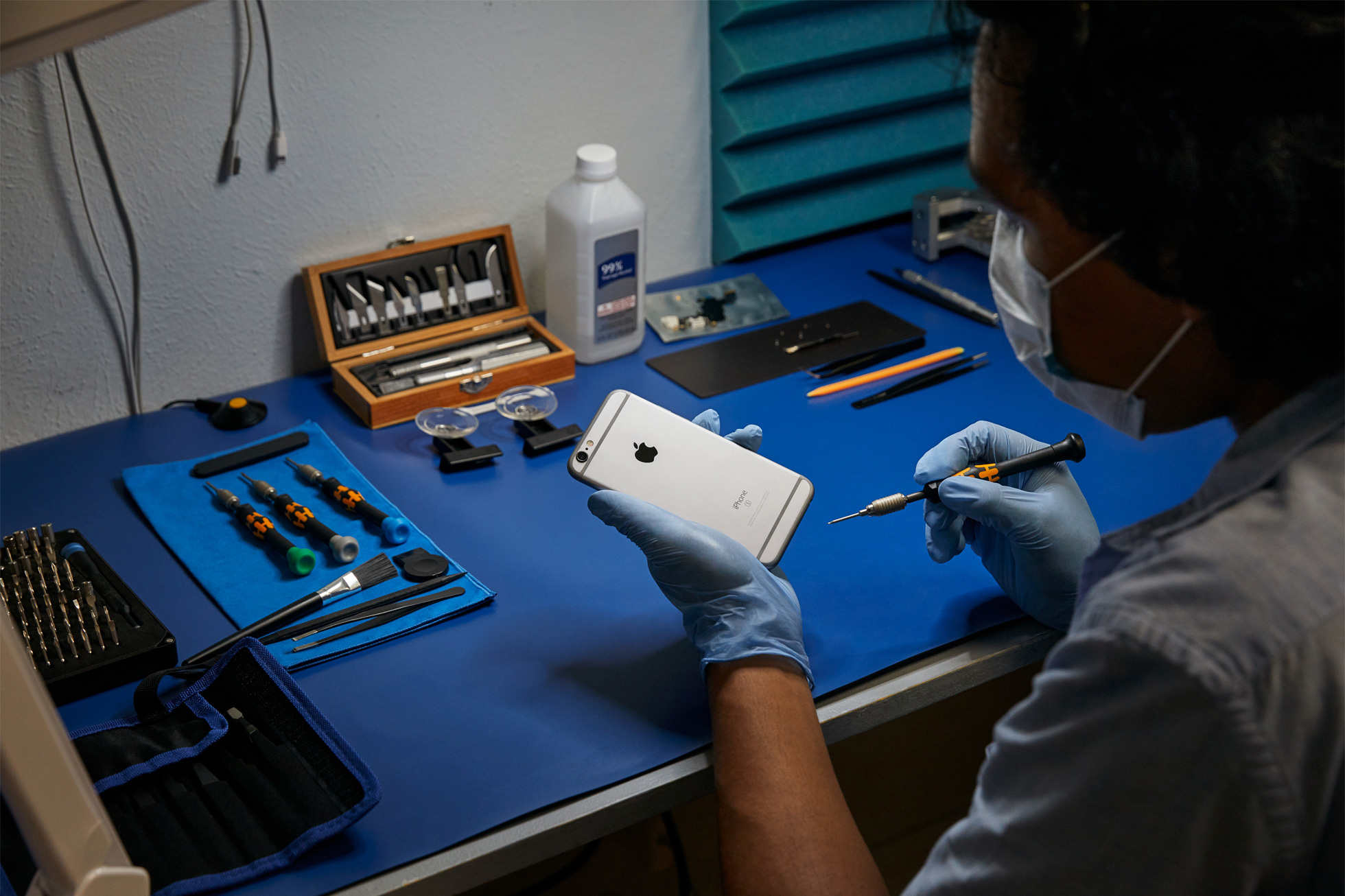 Apple takes a (small) step towards right to repair
