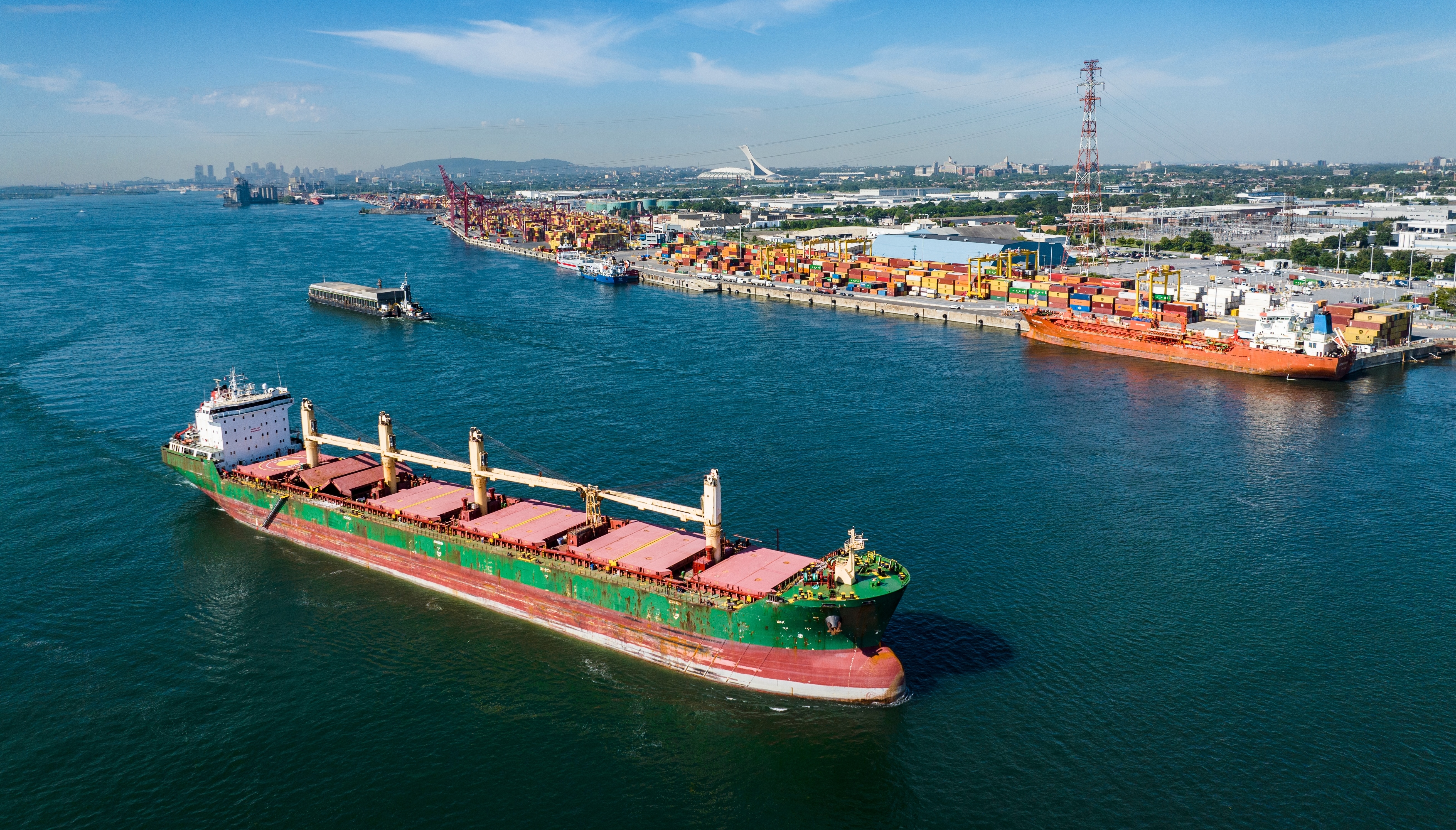 Montréal dock workers walk off the job